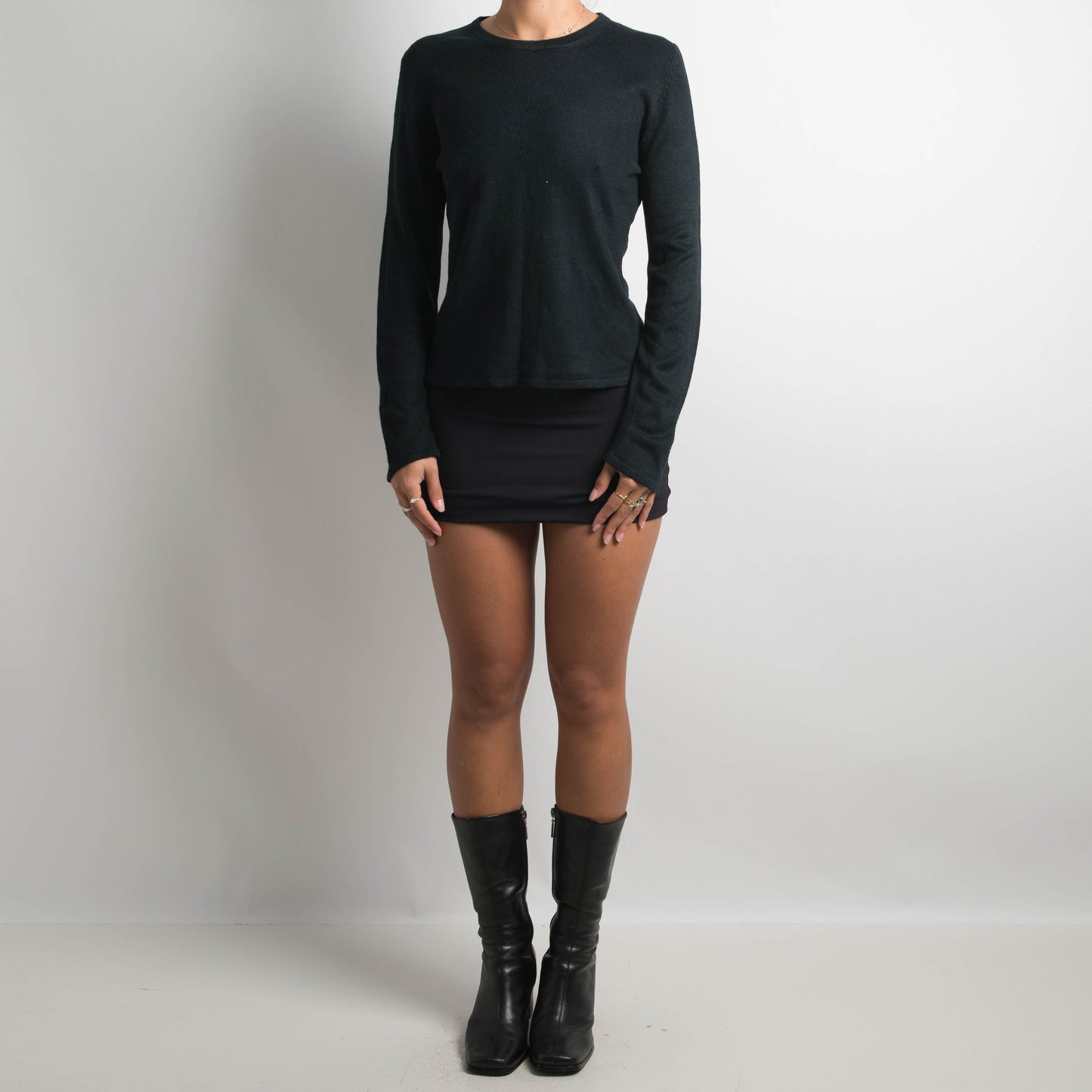 BLACK KNIT LONG SLEEVE