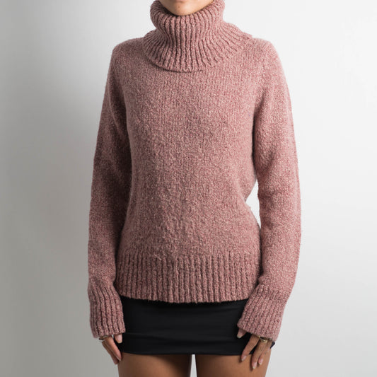 TRICOT COL ROULÉ ROSE CHINE