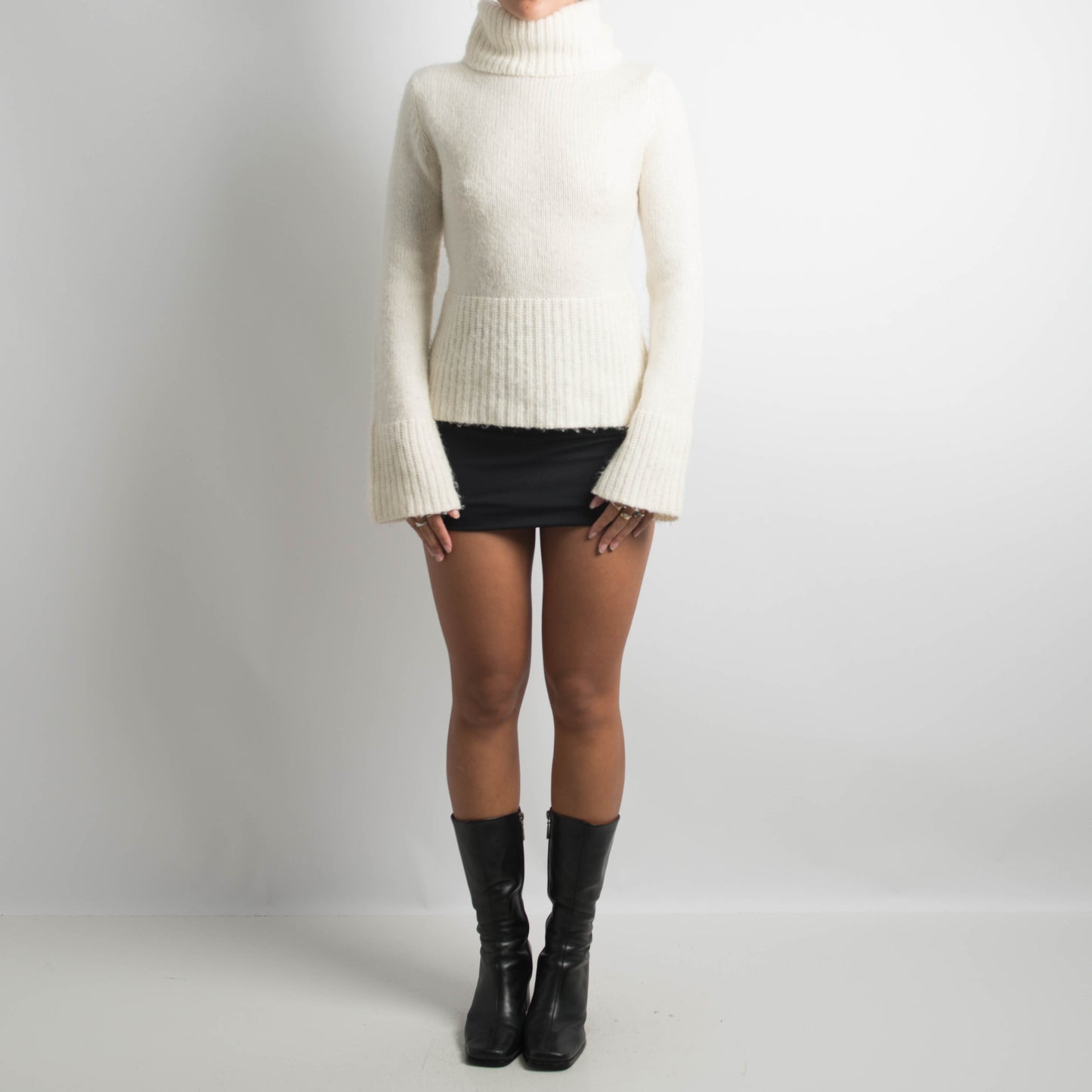 CREAM WOOL TURTLENECK KNIT