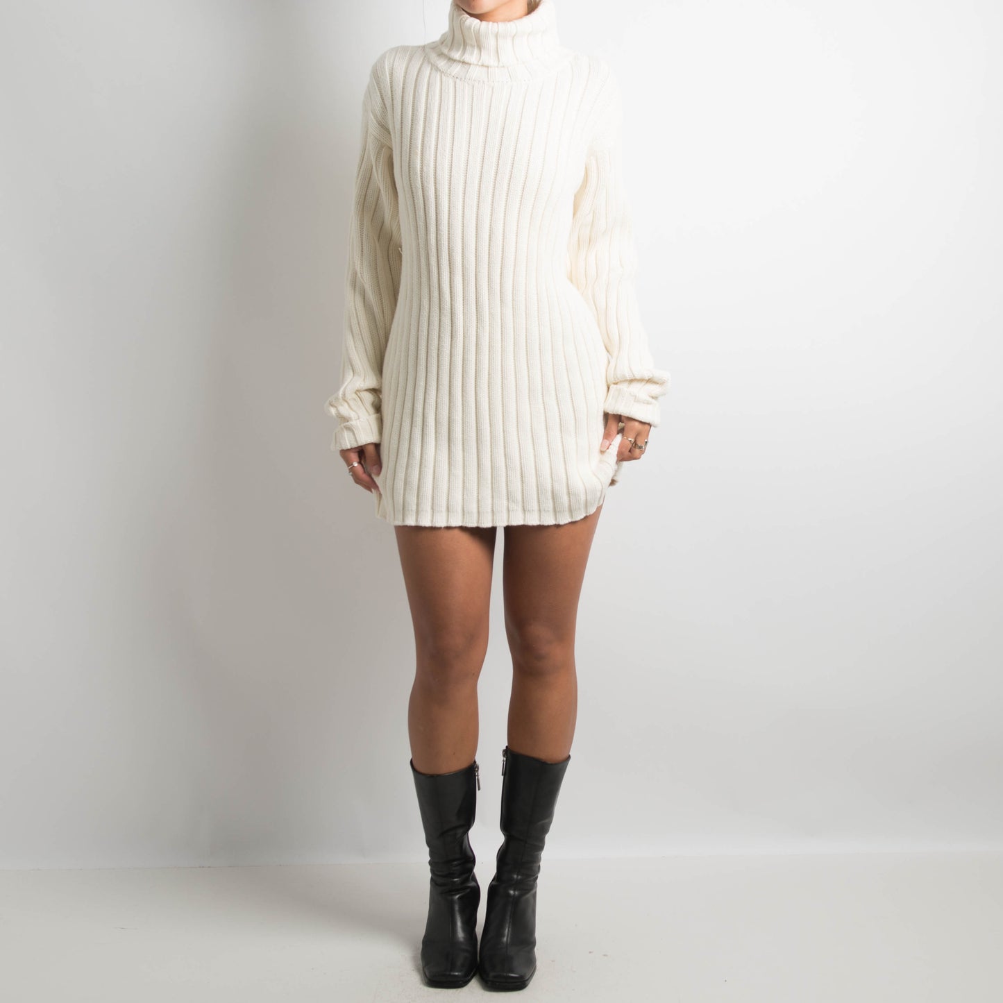 CREAM RIBBED KNIT TURTLENECK SWEATER