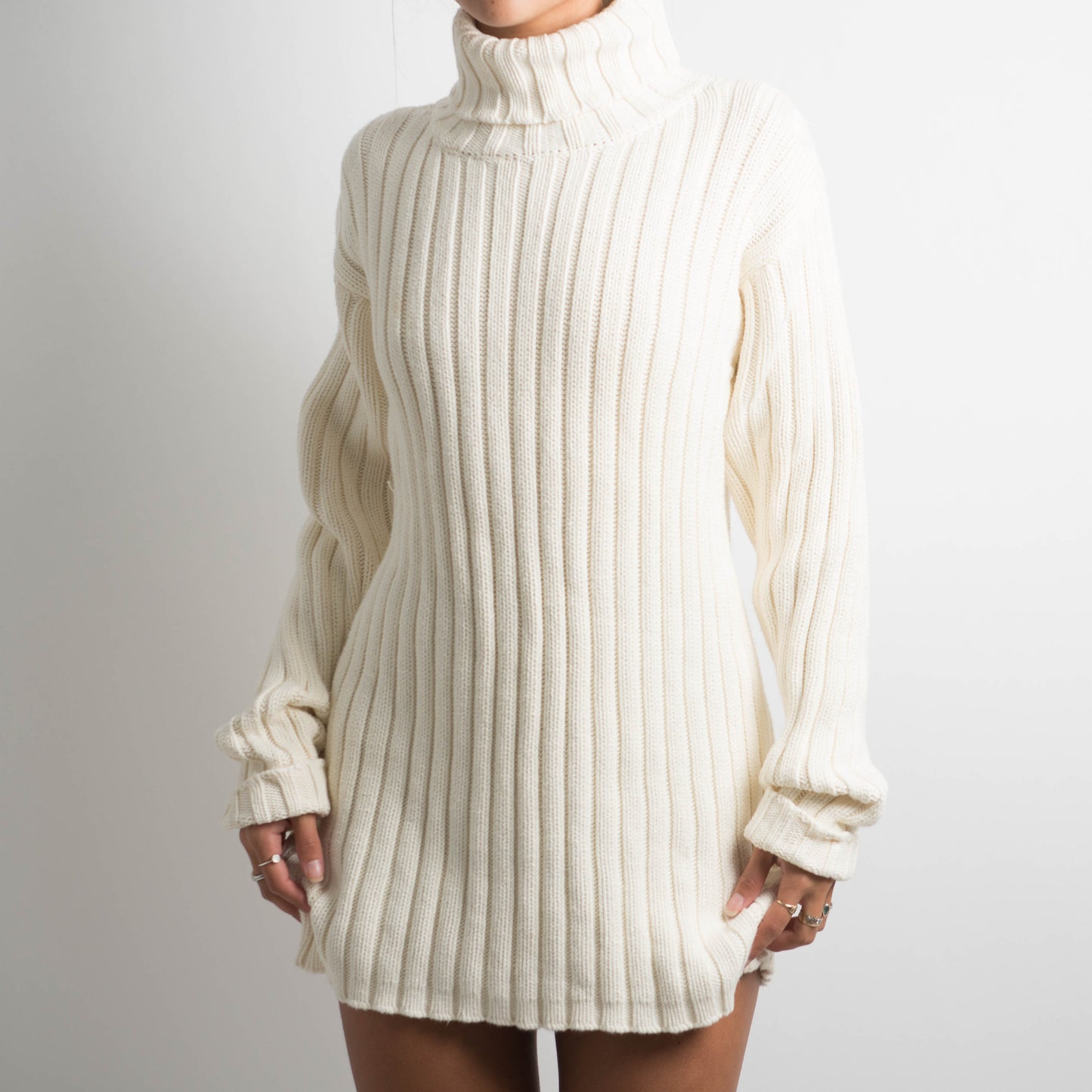 CREAM RIBBED KNIT TURTLENECK SWEATER