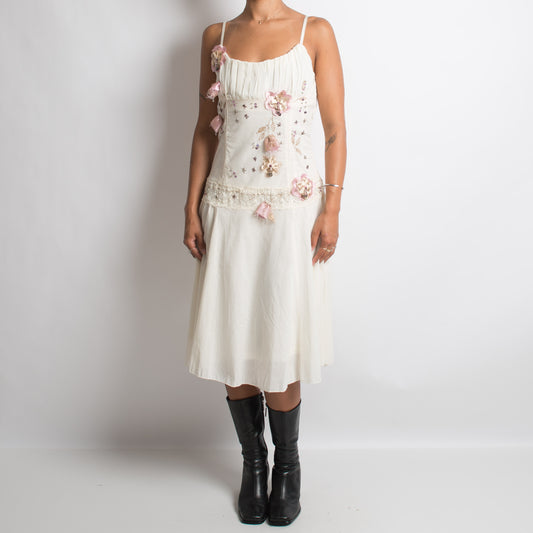 ROBE DE PRAIRIE À FLEURS CRÈME