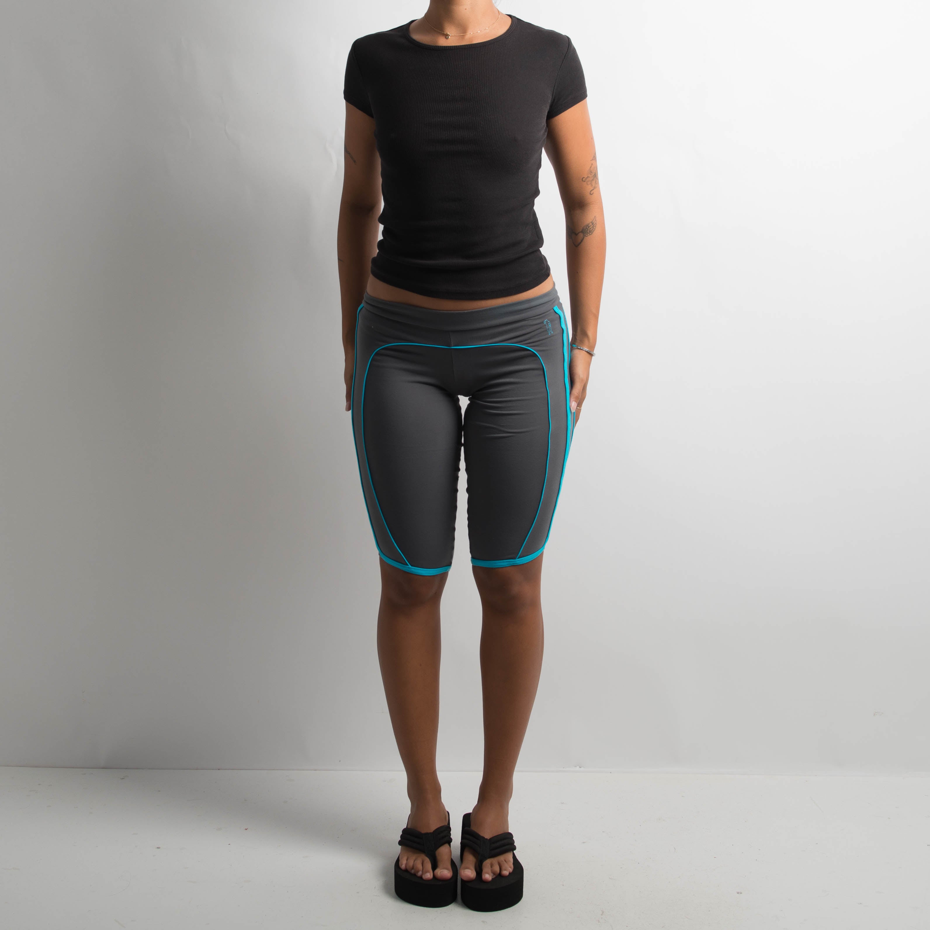 GREY KNEE LENGTH TIGHTS