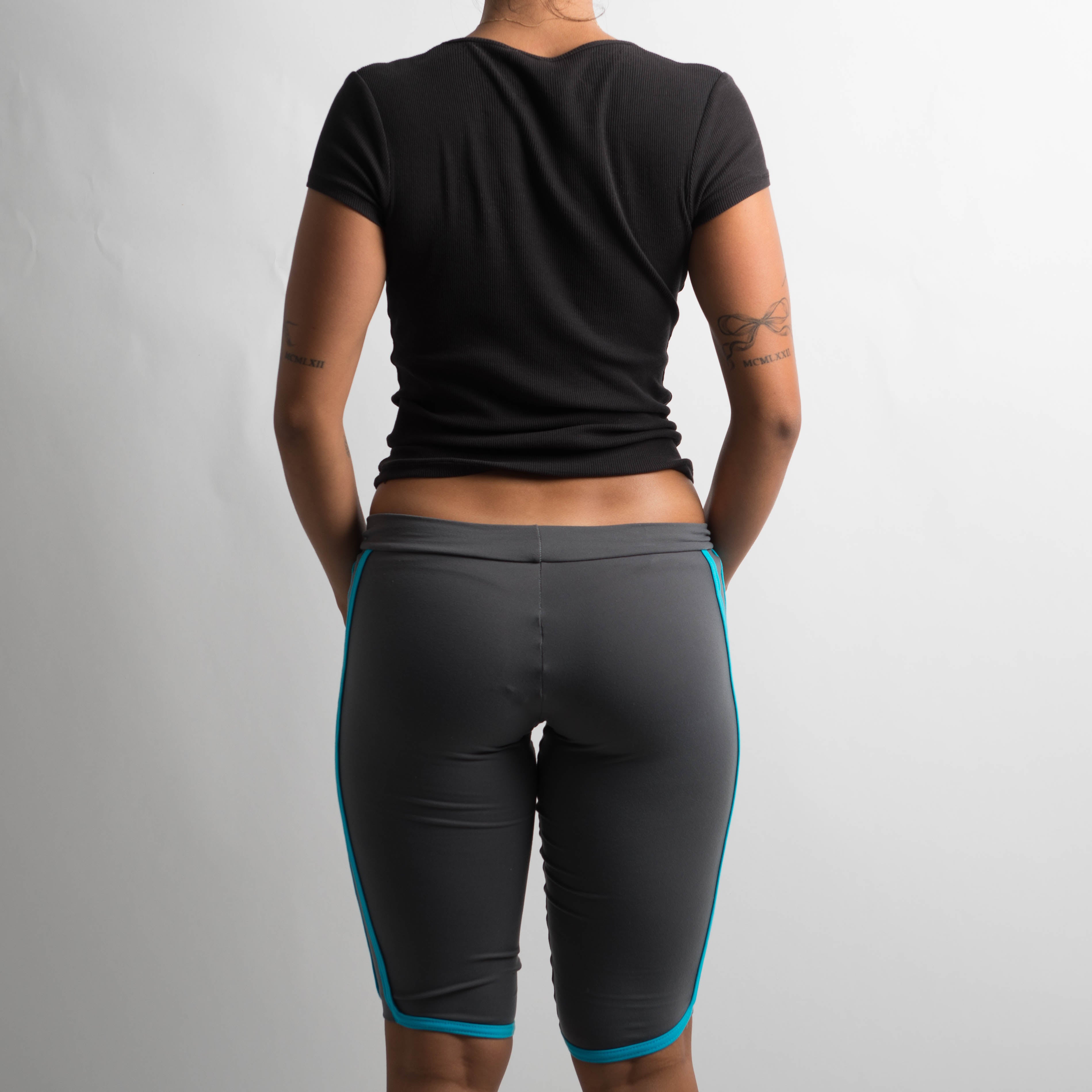 GREY KNEE LENGTH TIGHTS