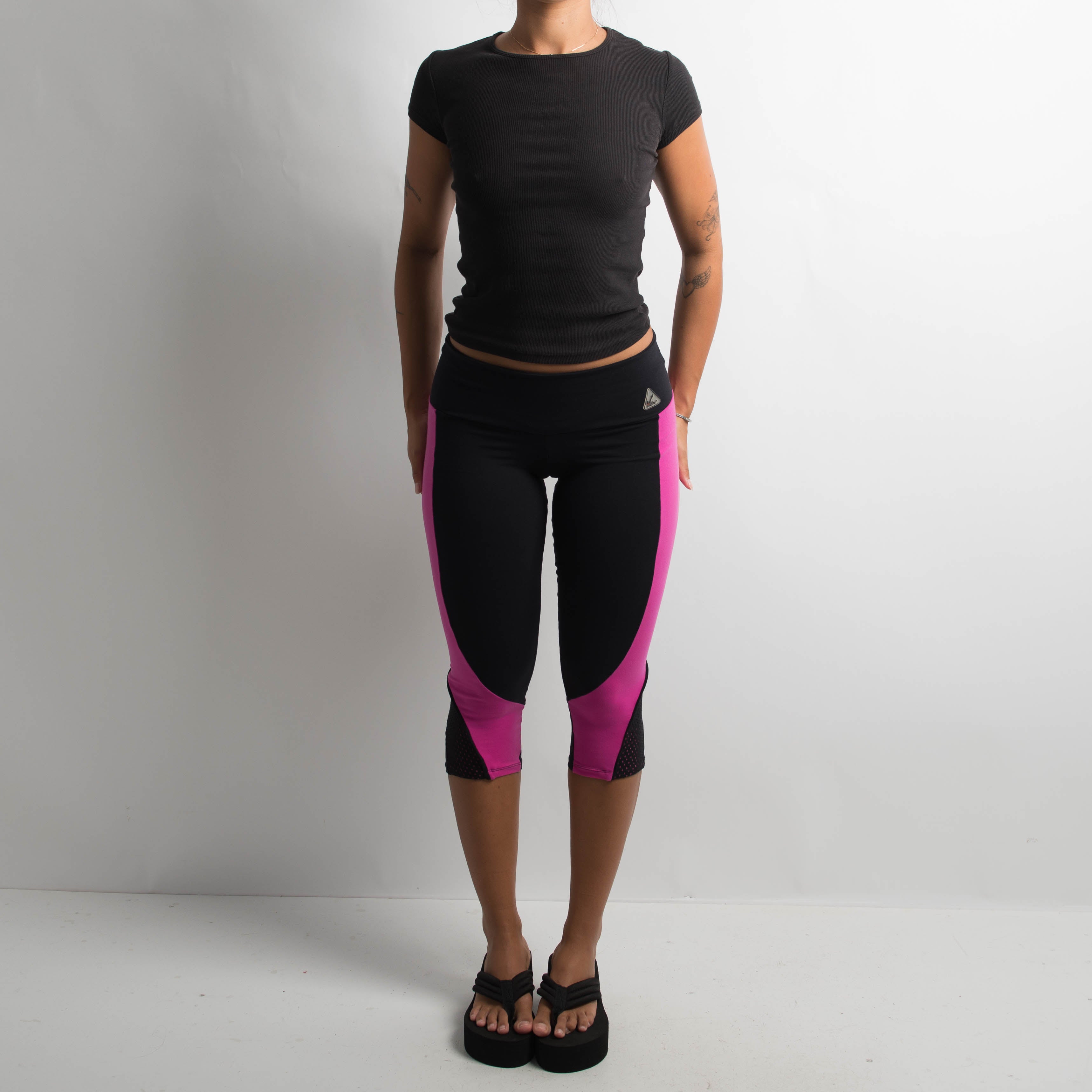 HOT PINK ACCENT CROP LEGGINGS