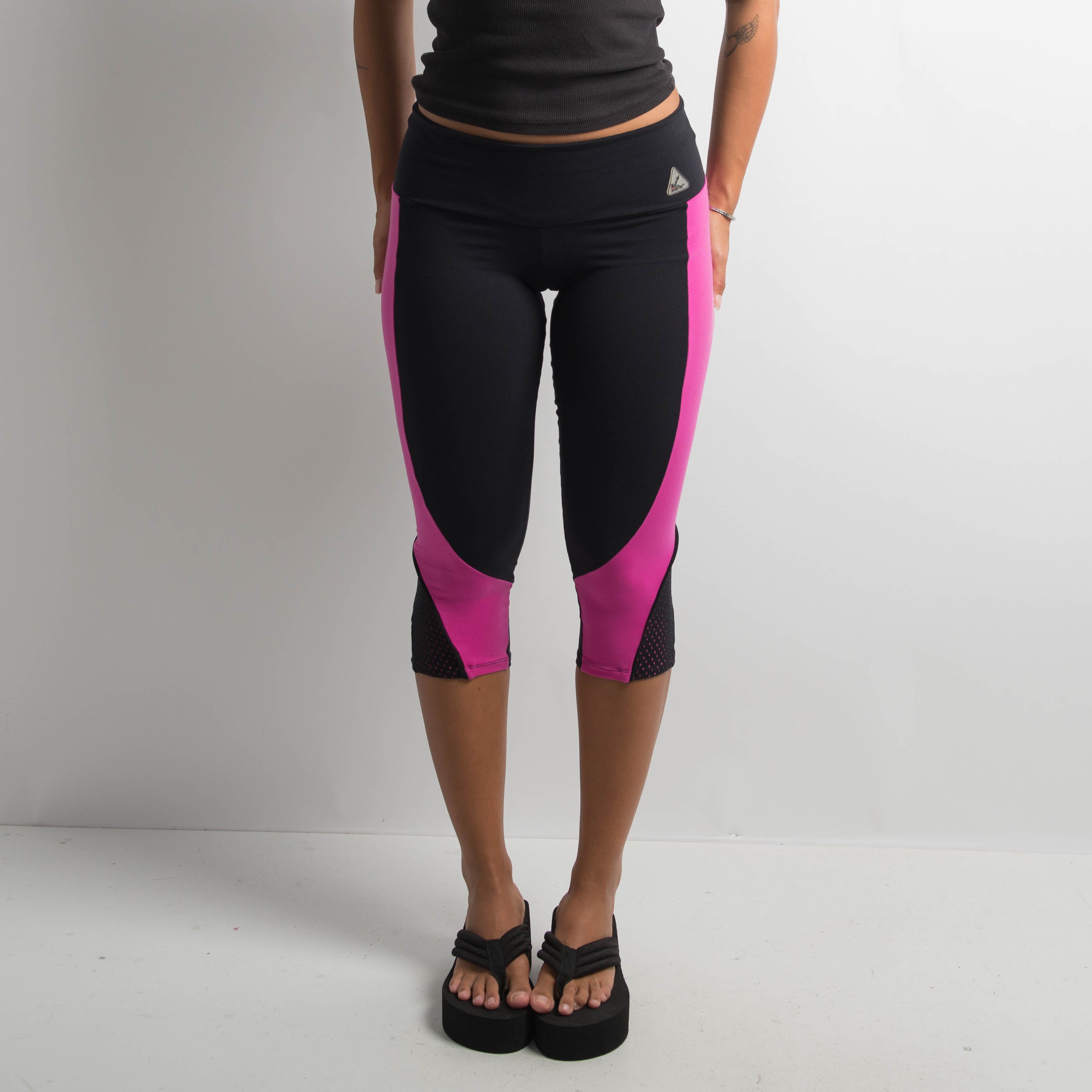 HOT PINK ACCENT CROP LEGGINGS