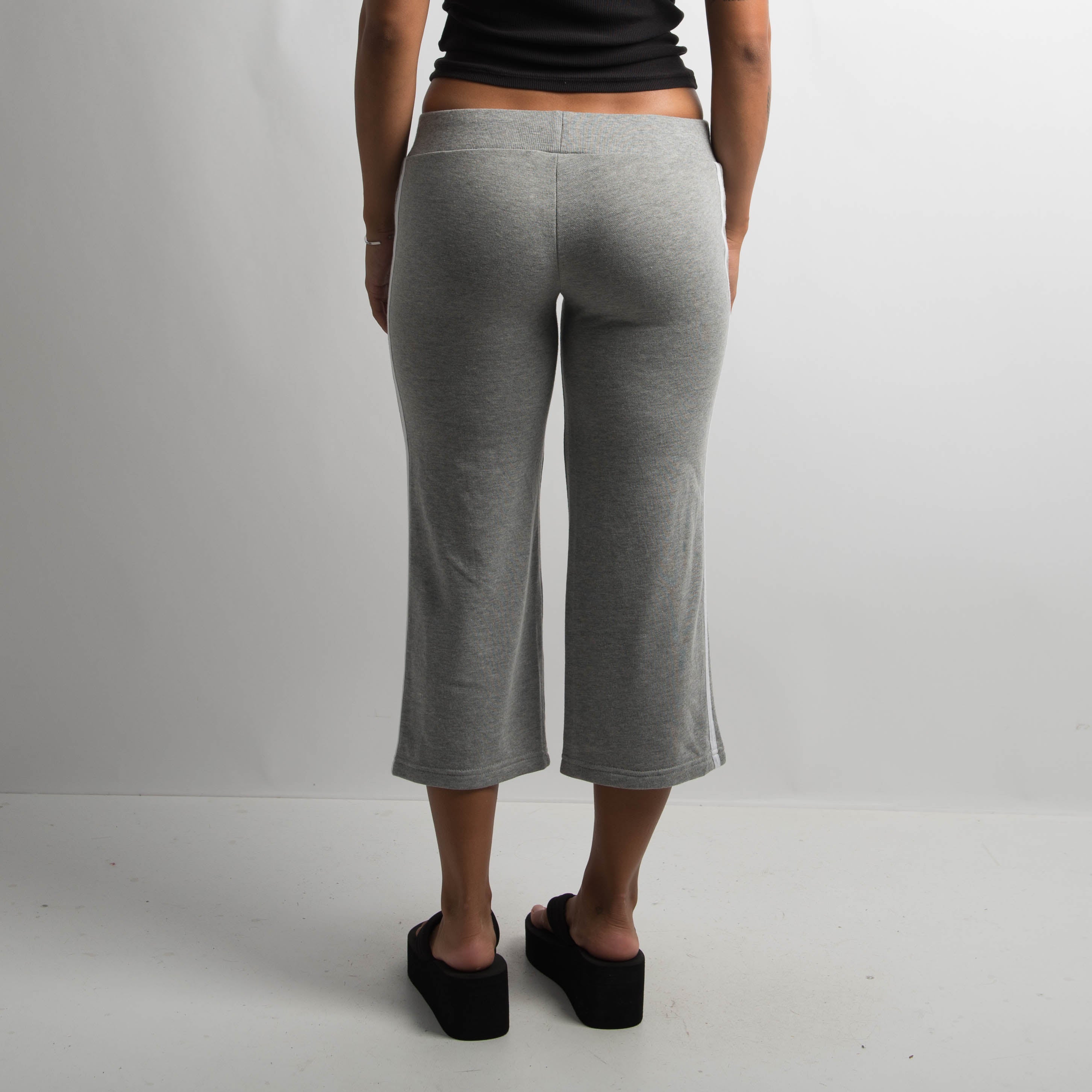 GREY CAPRI SWEATPANTS