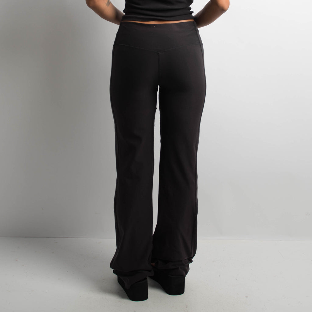 BLACK YOGA FLARED LEGGINGS