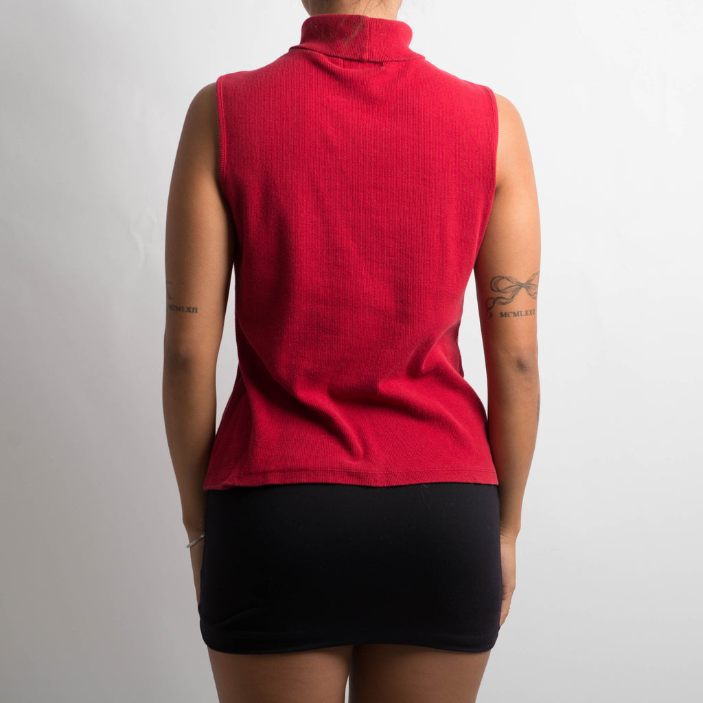 SLEEVELESS TURTLENECK TOP