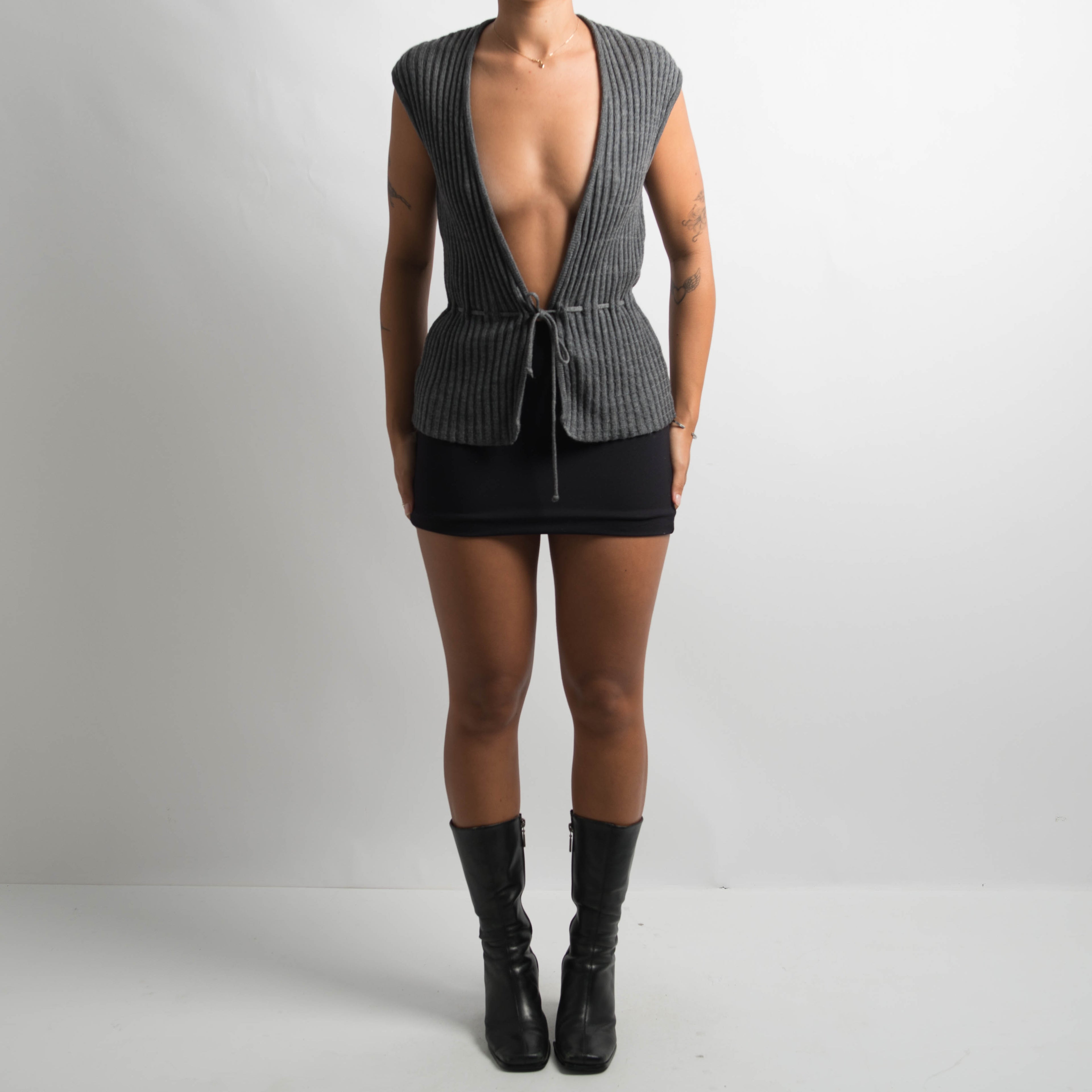 GREY RIBBED KNIT VEST