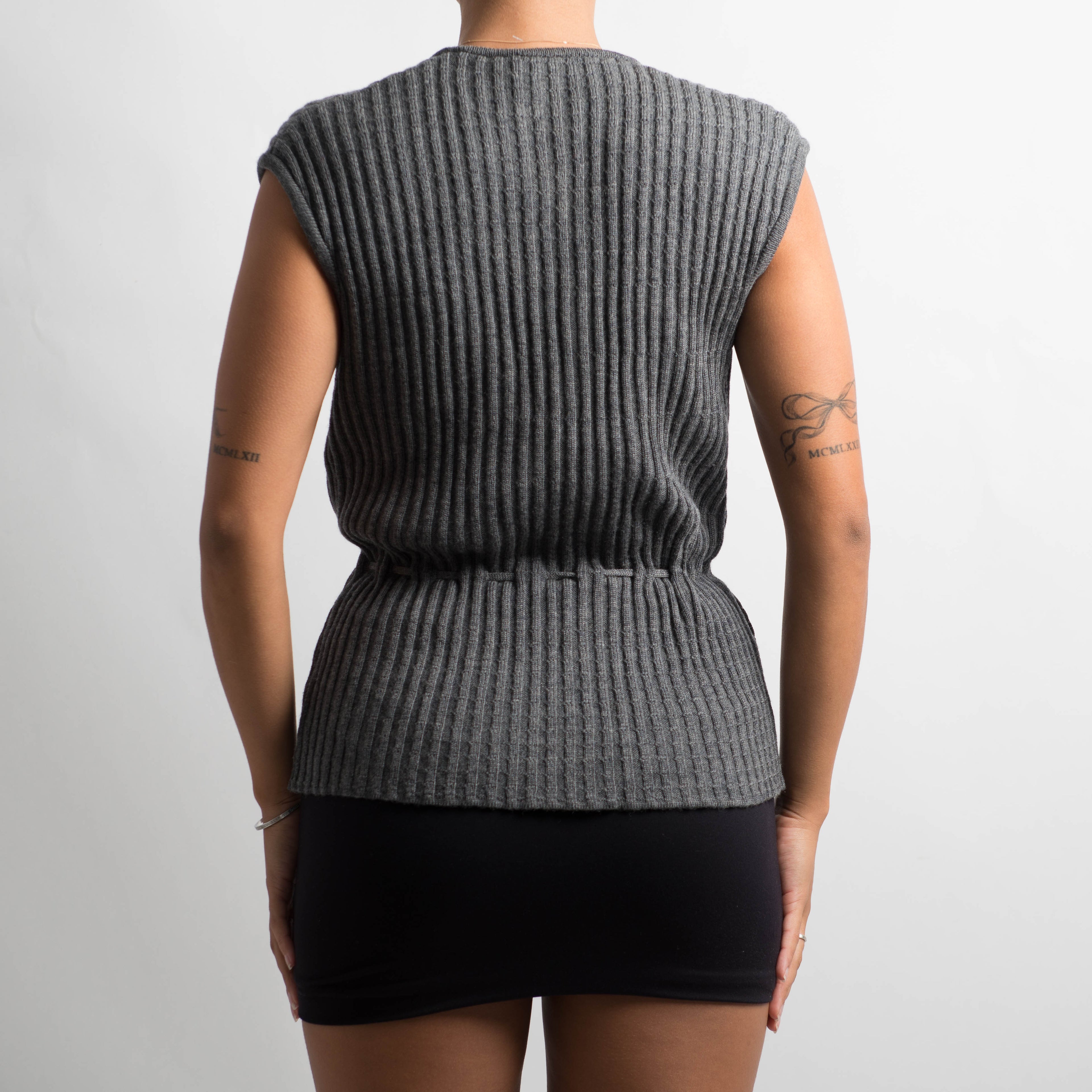 GREY RIBBED KNIT VEST