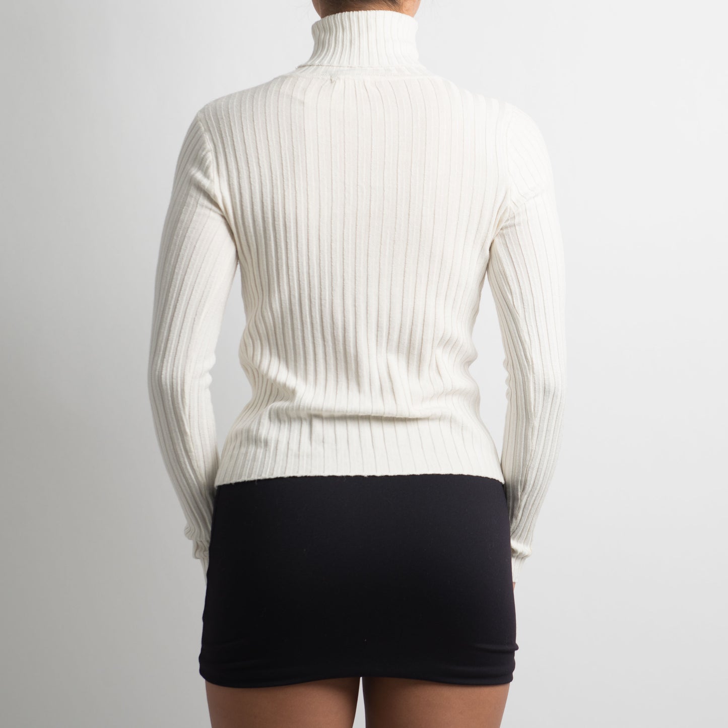 WHITE RIBBED TURTLENECK