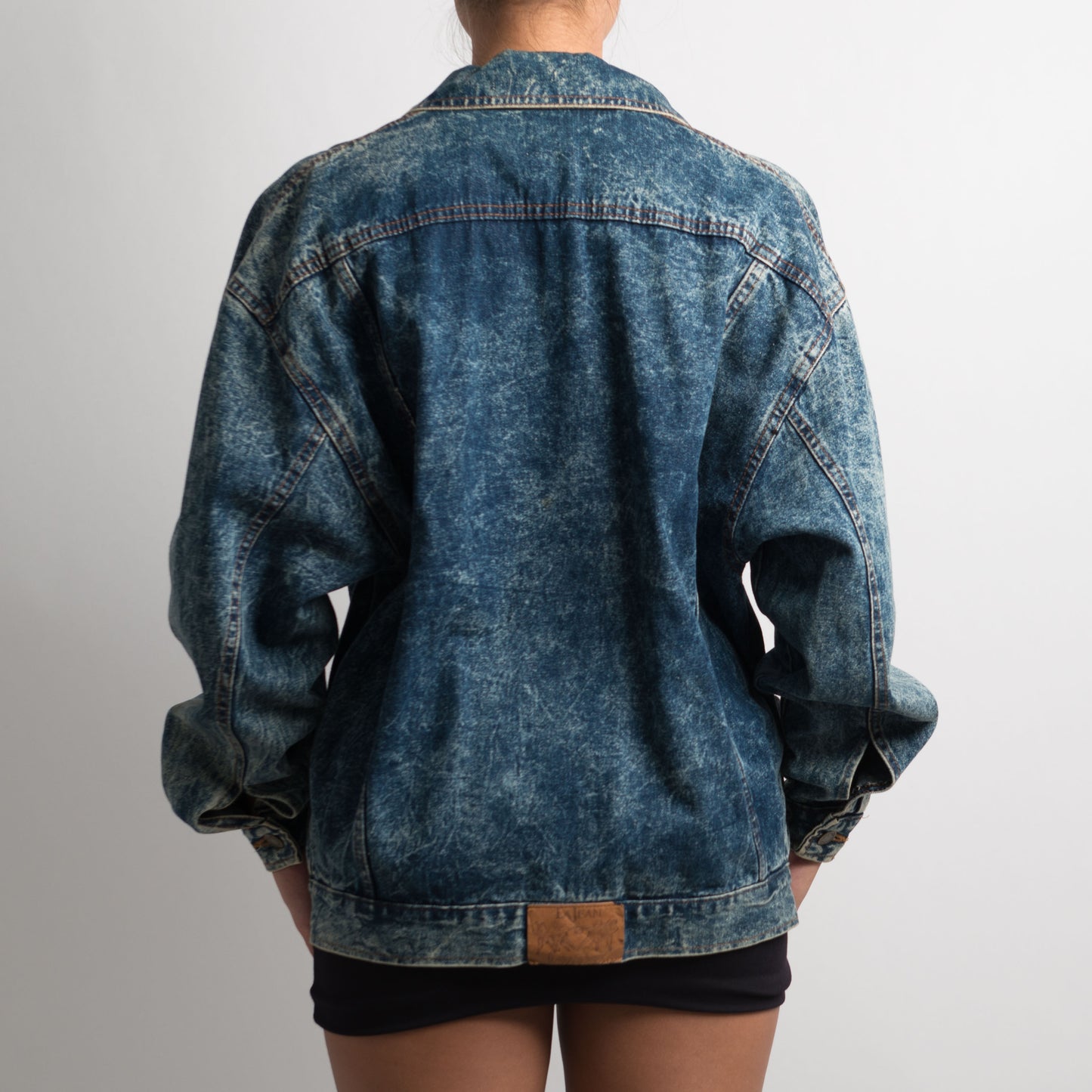 VESTE EN JEAN DÉLAVÉ À L'ACIDE