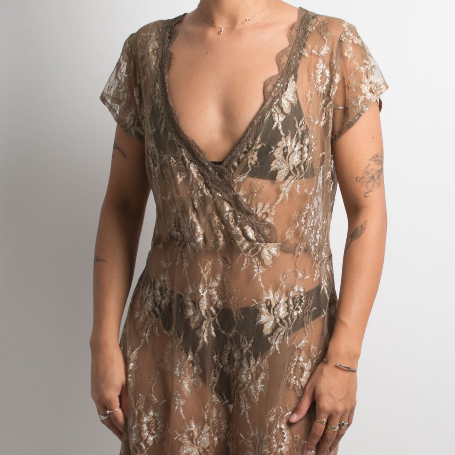 ROBE MIDI EN DENTELLE TRANSPARENTE