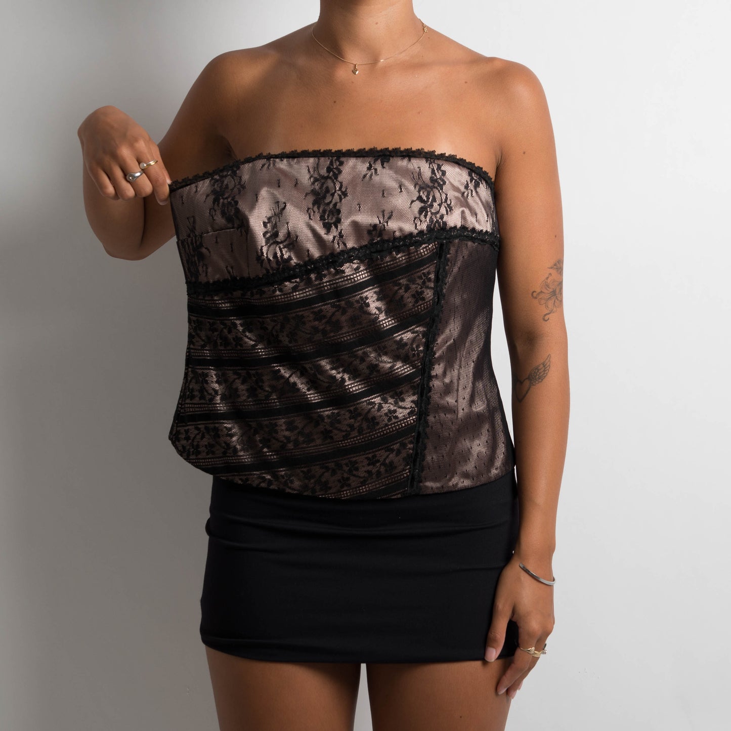 BLACK LACE STRAPLESS TOP