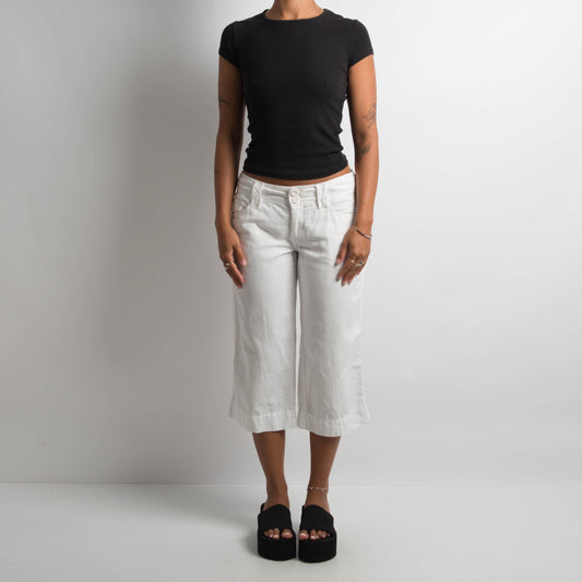 WHITE LINEN CAPRI PANTS