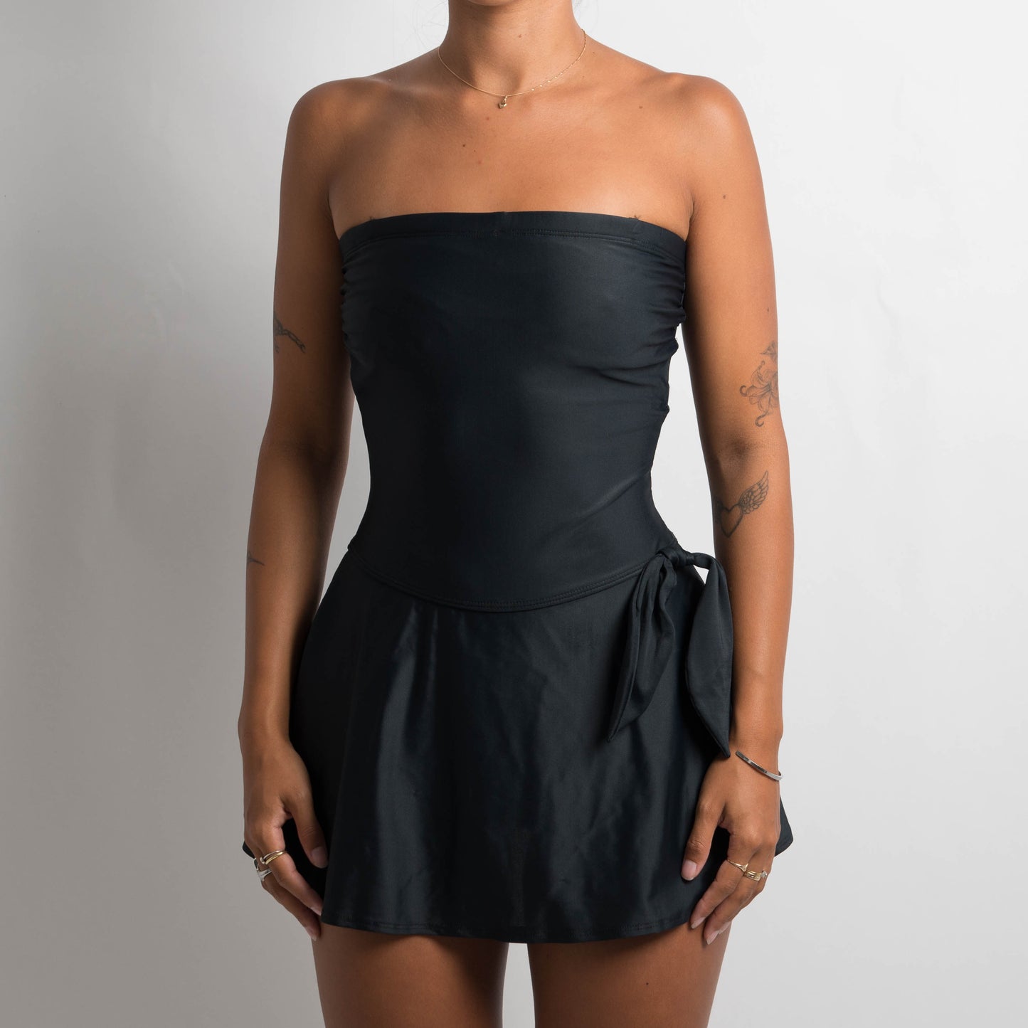 BLACK STRAPLESS SWIM DRESS