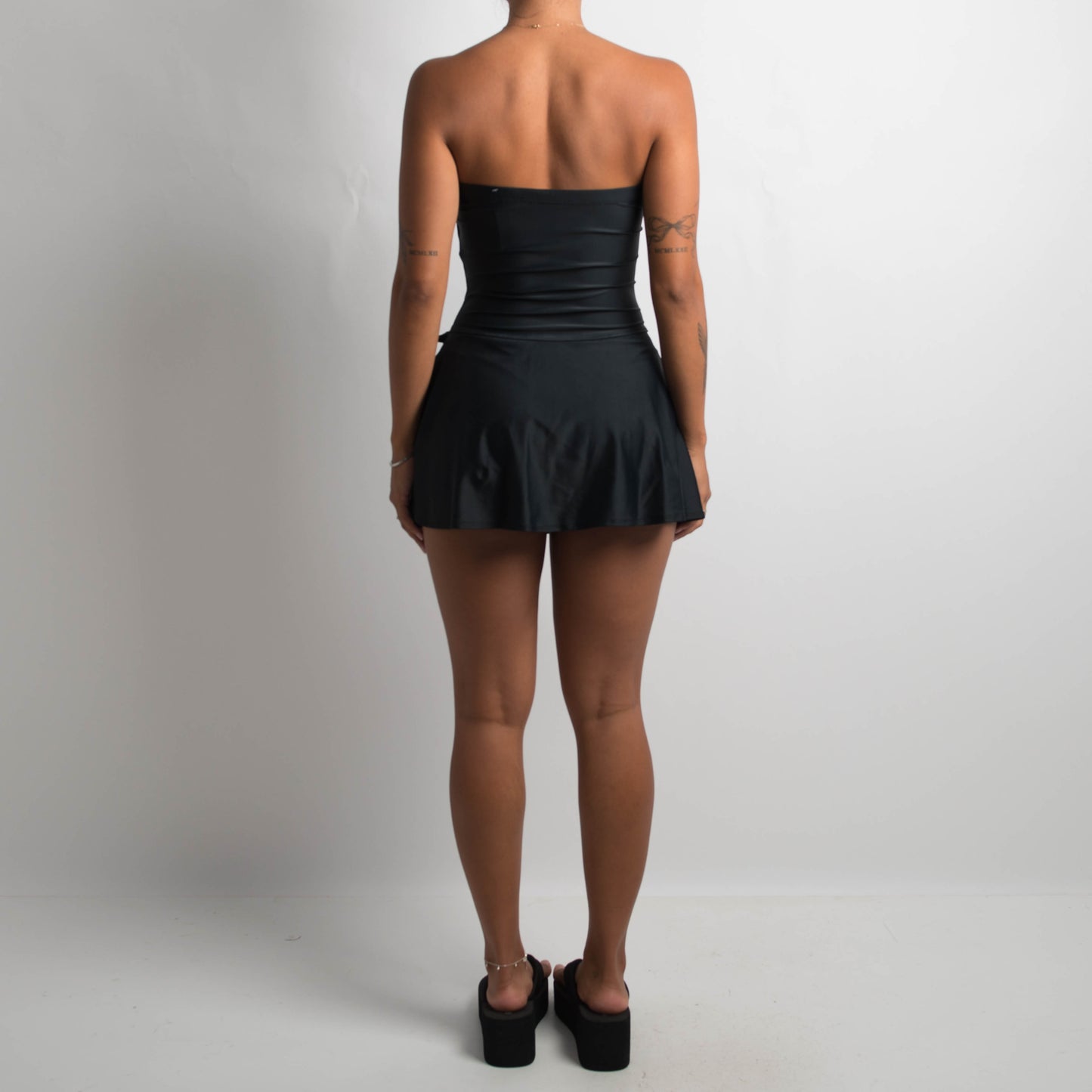 BLACK STRAPLESS SWIM DRESS