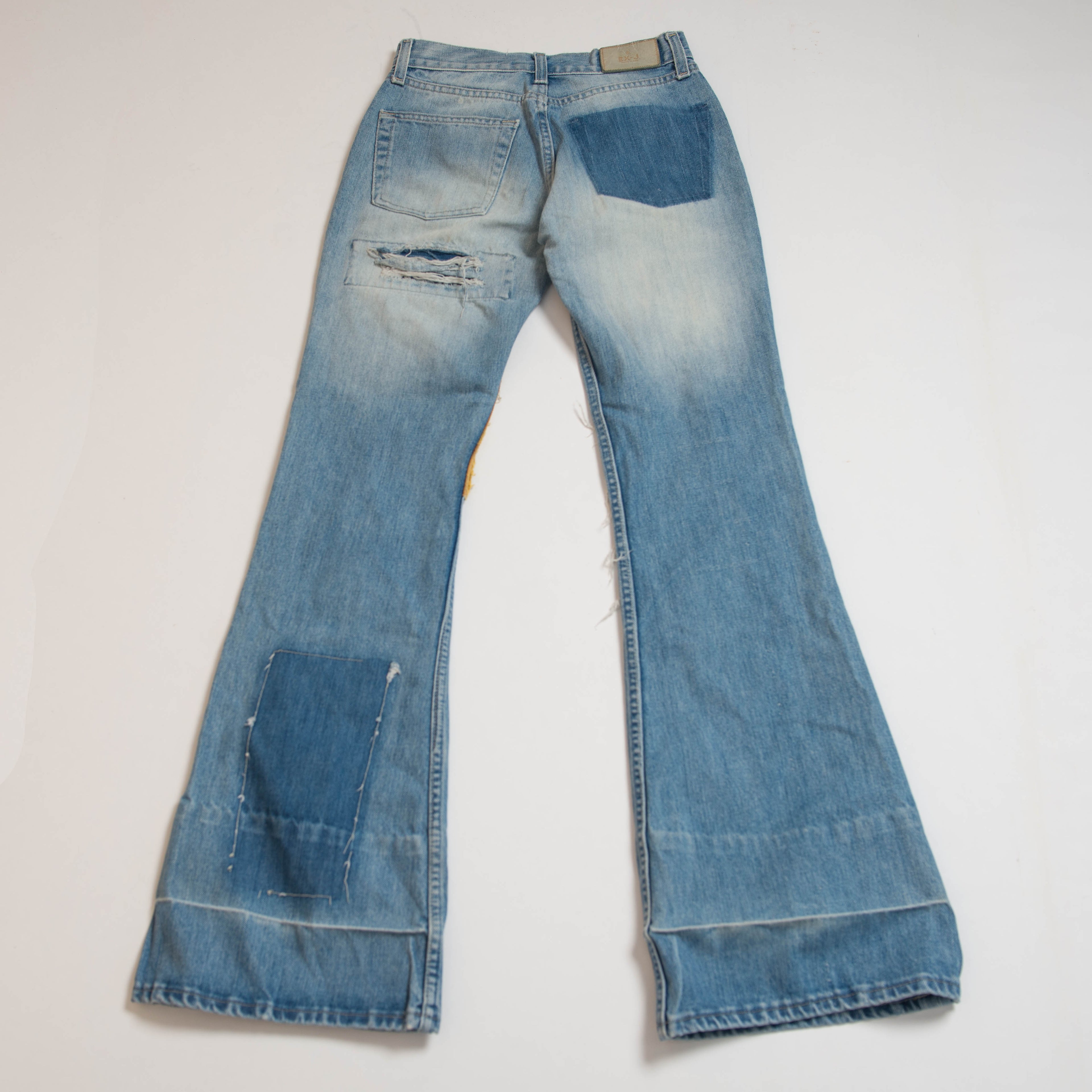 DISTRESSED PATCHWORK JEANS