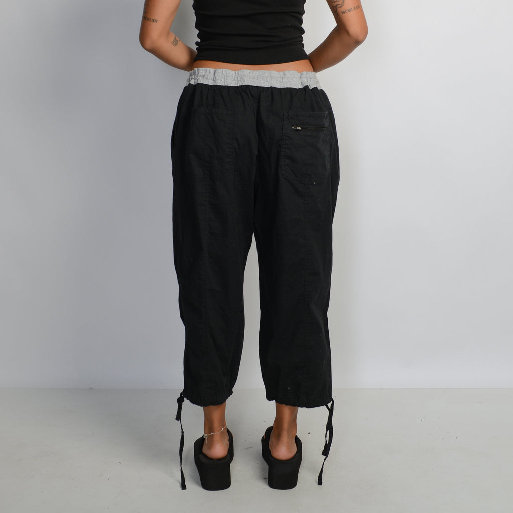 BLACK CROP CARGO PANTS