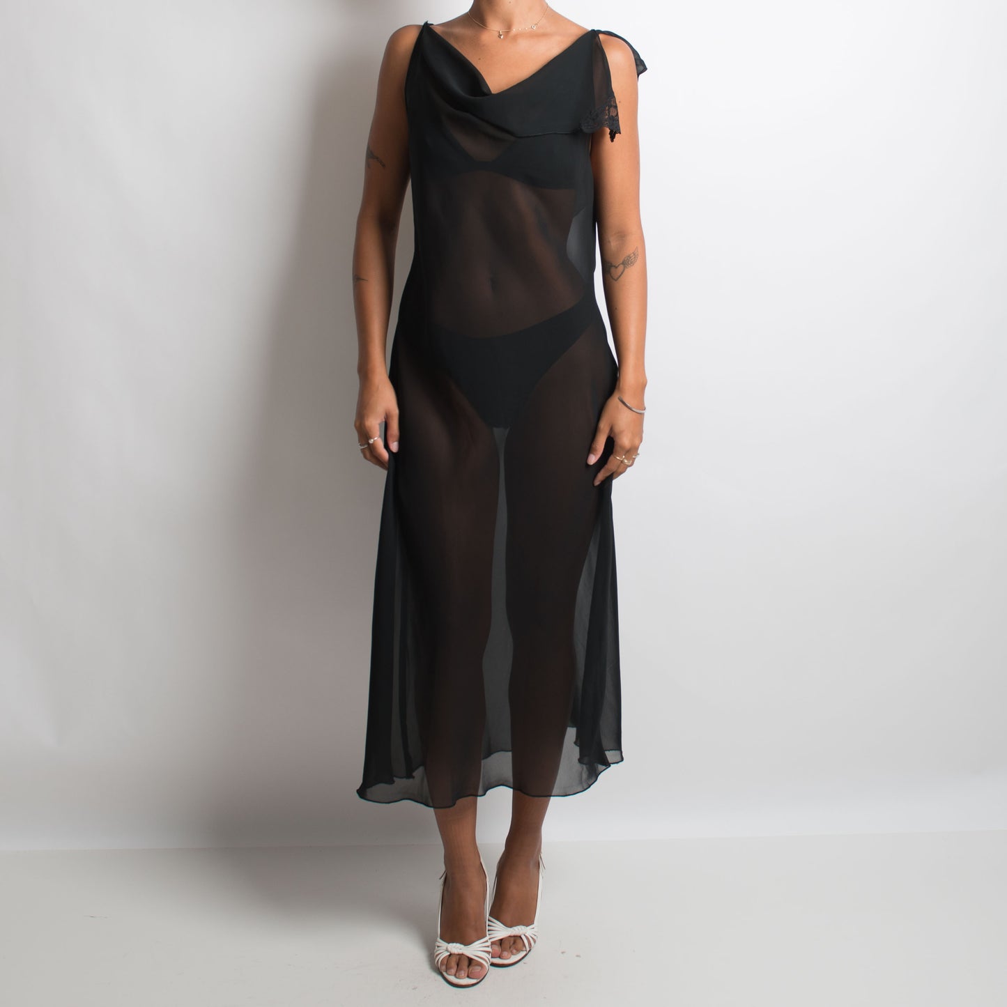 ROBE LONGUE TRANSPARENTE NOIRE