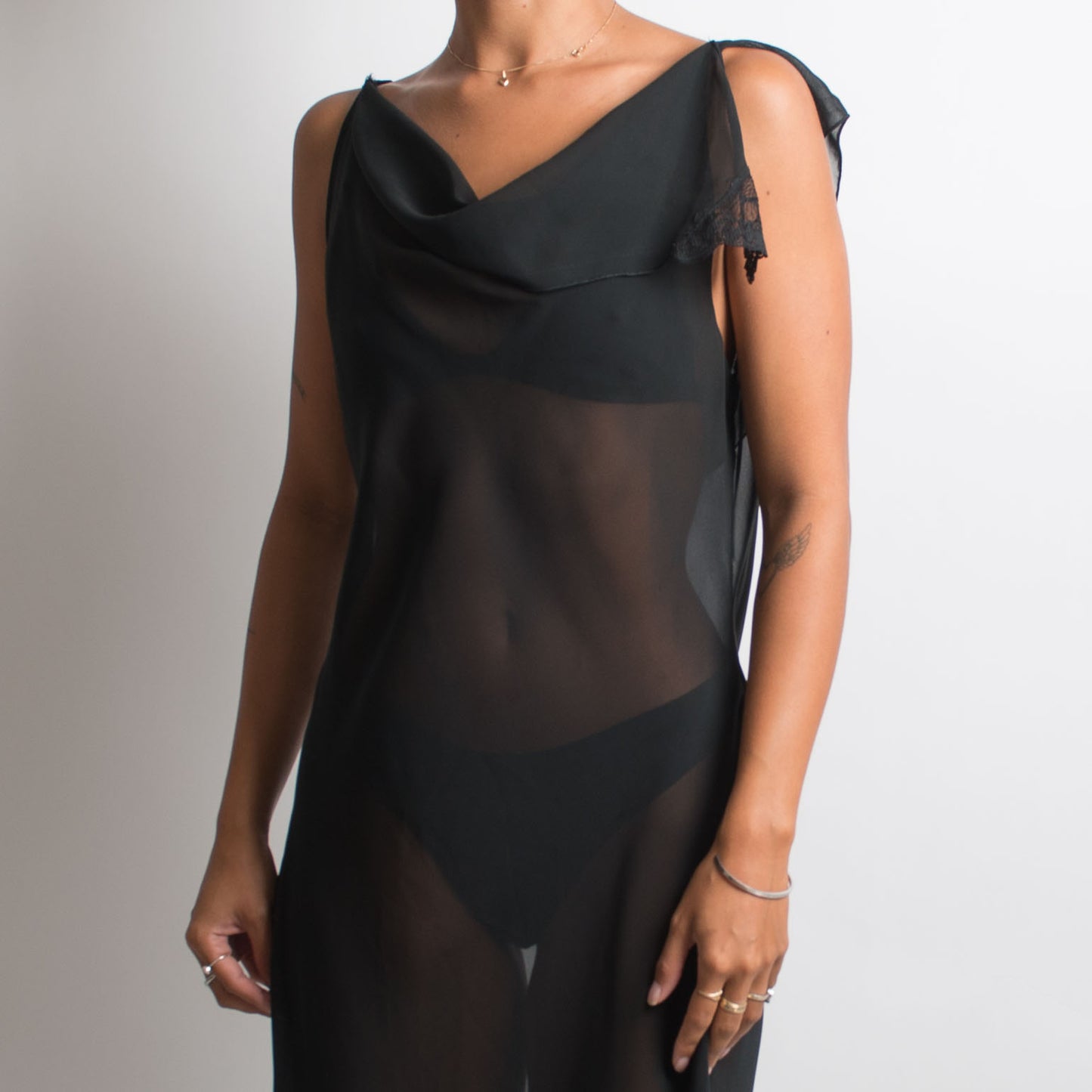 ROBE LONGUE TRANSPARENTE NOIRE