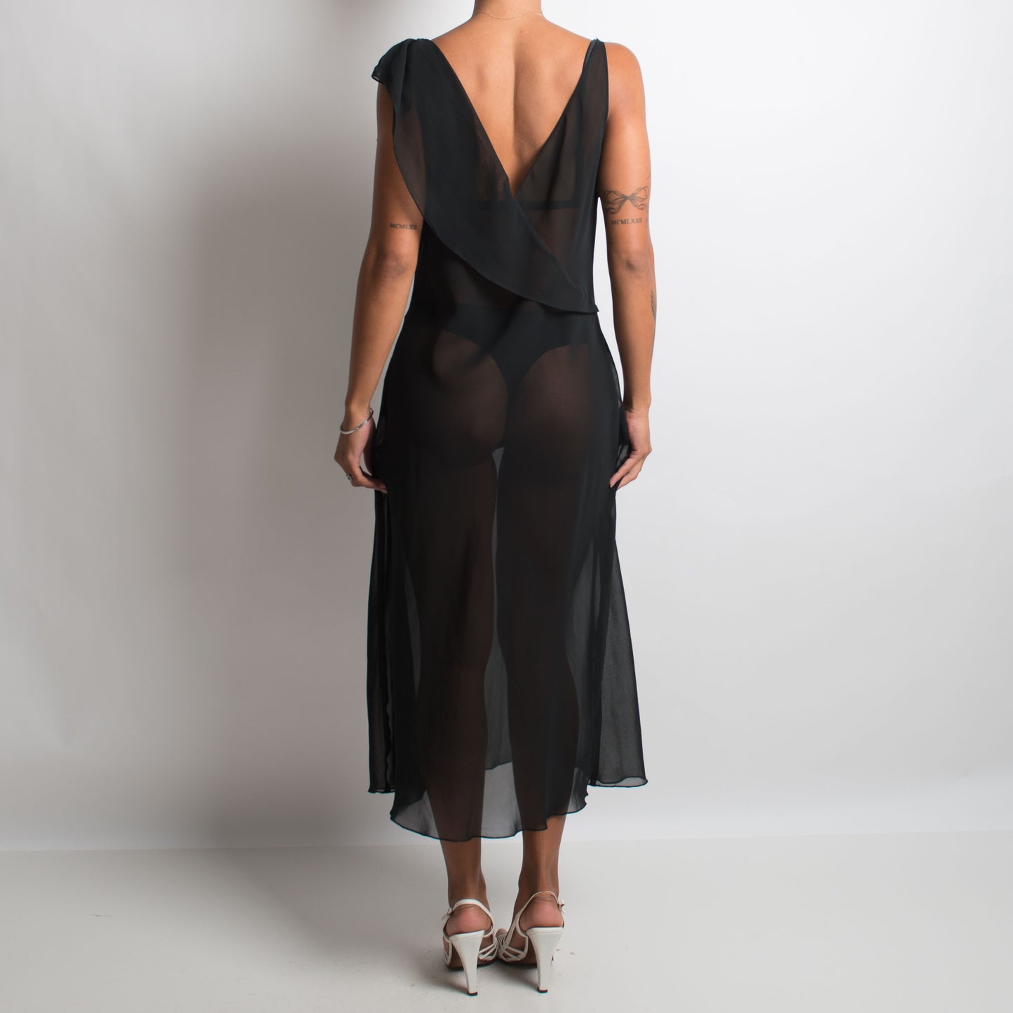 ROBE LONGUE TRANSPARENTE NOIRE