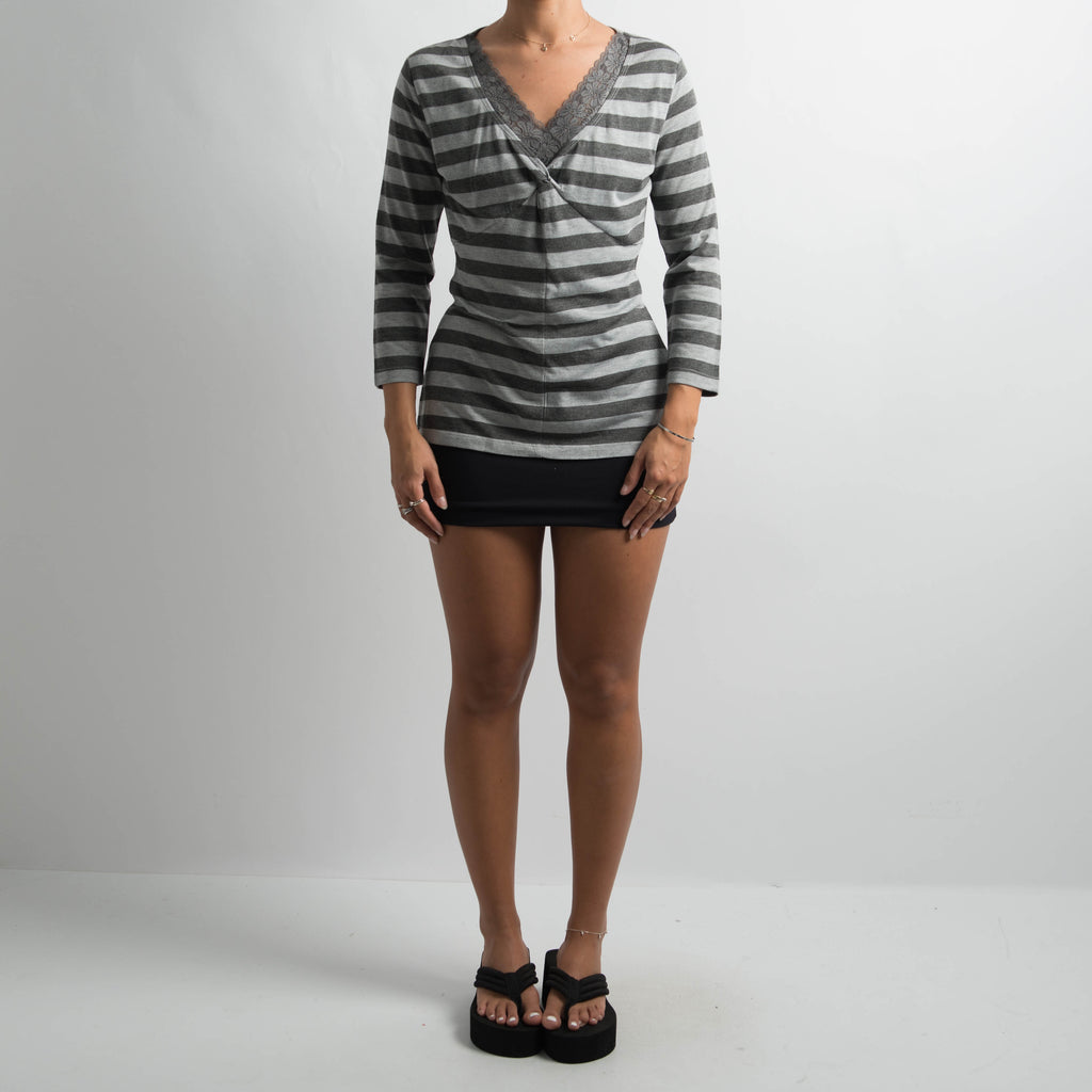 GREY STRIPE 3/4 SLEEVE TOP