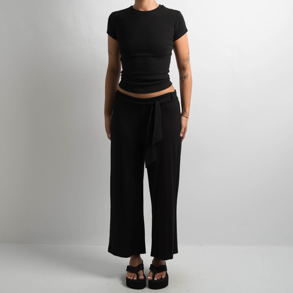 BLACK CROP PANTS