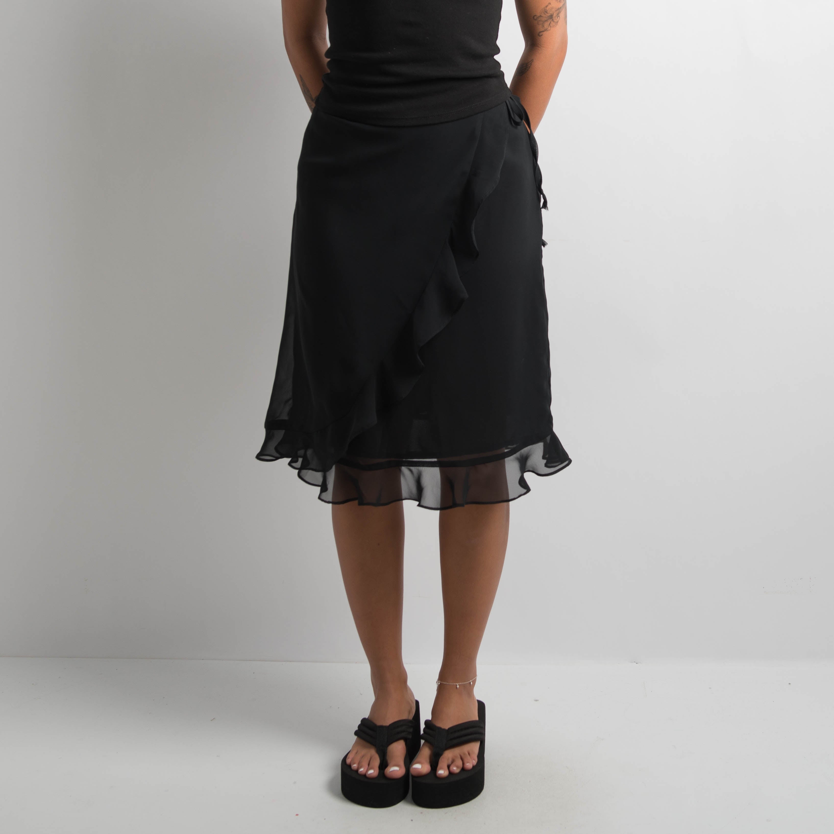 BLACK MIDI SKIRT