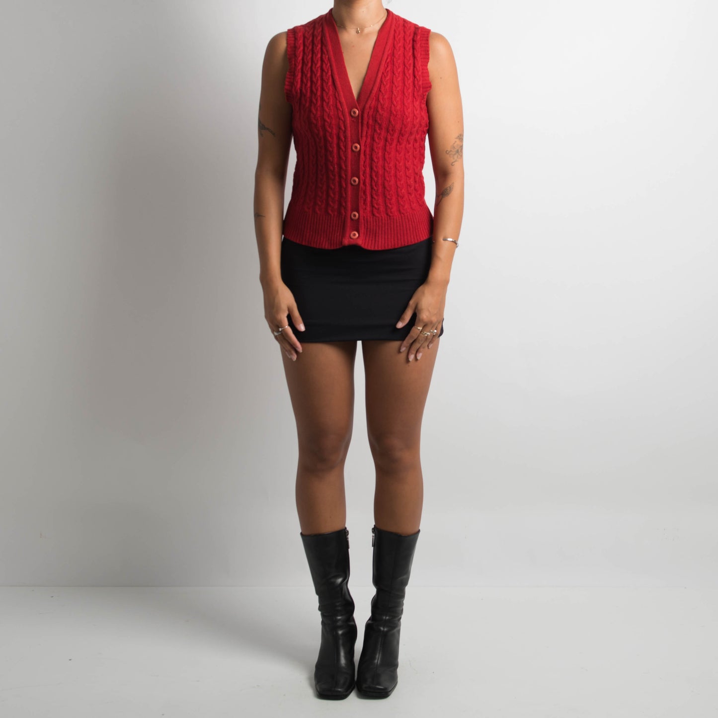 RED CABLE KNIT VEST