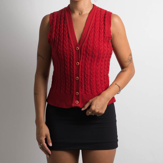 RED CABLE KNIT VEST