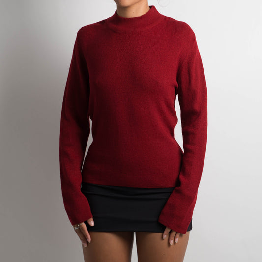 DEEP RED MOCKNECK KNIT