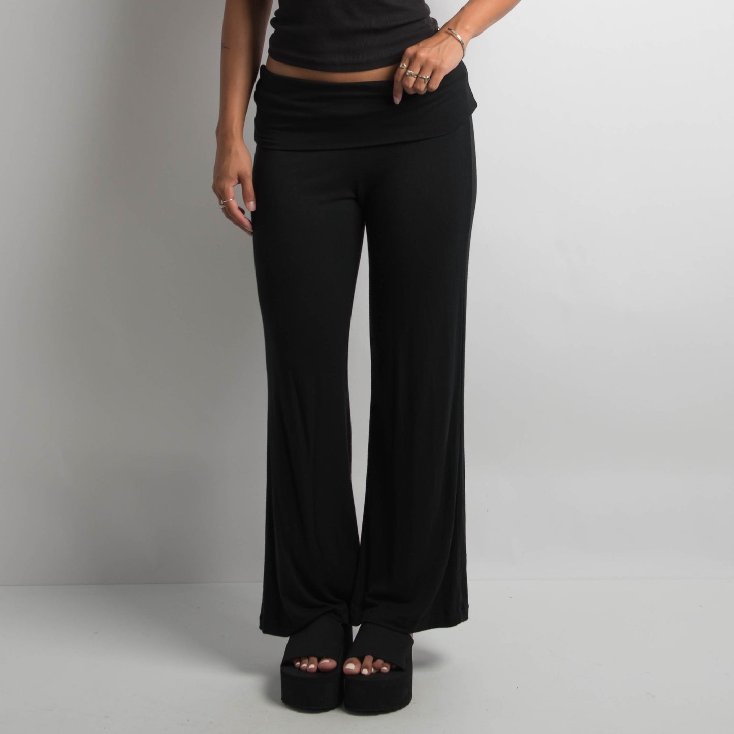 BLACK SOFT LOUNGE PANTS