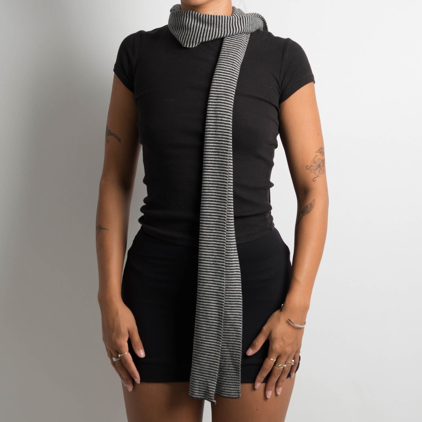 GREY STRIPED SCARF