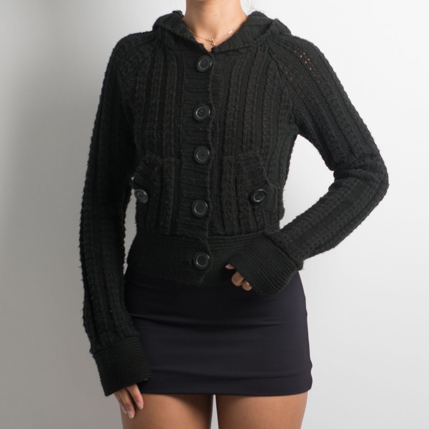 CARDIGAN À CAPUCHE EN TRICOT NOIR