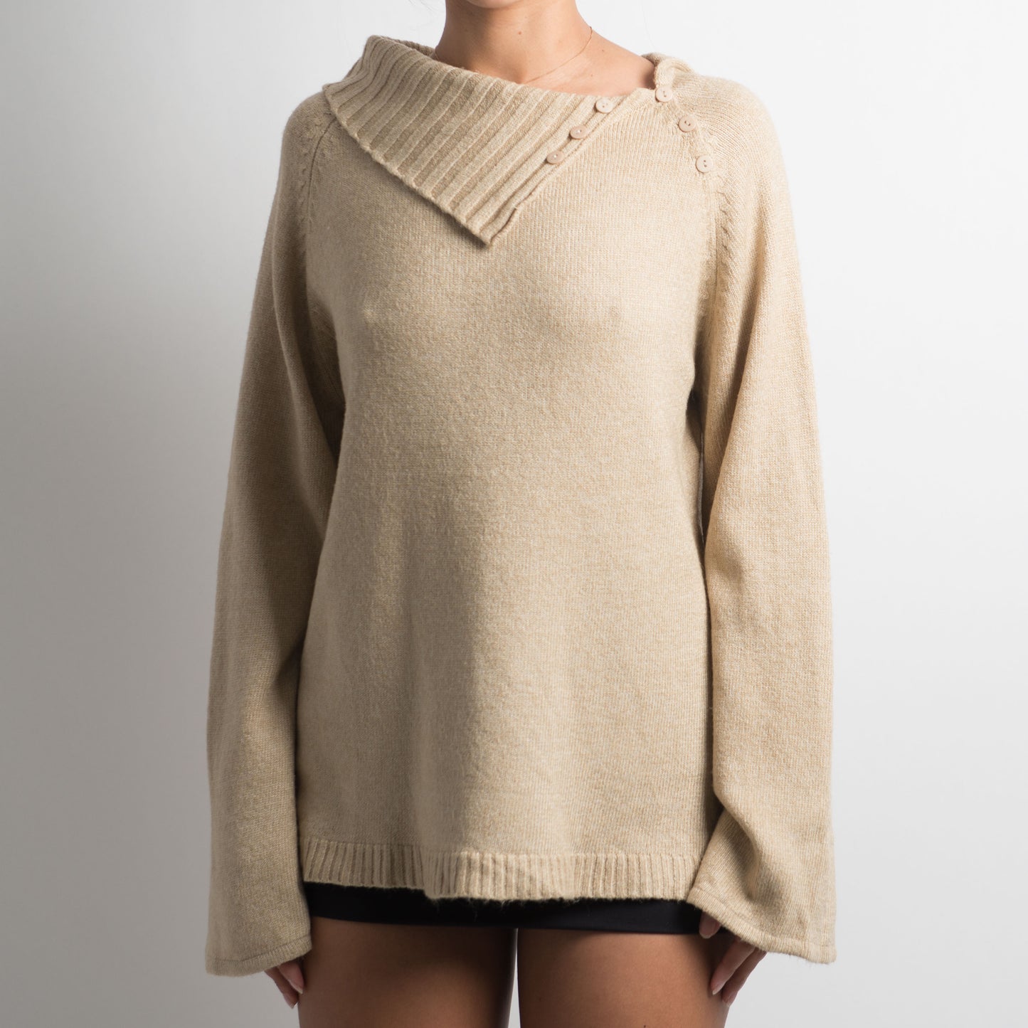 BEIGE KNIT SWEATER