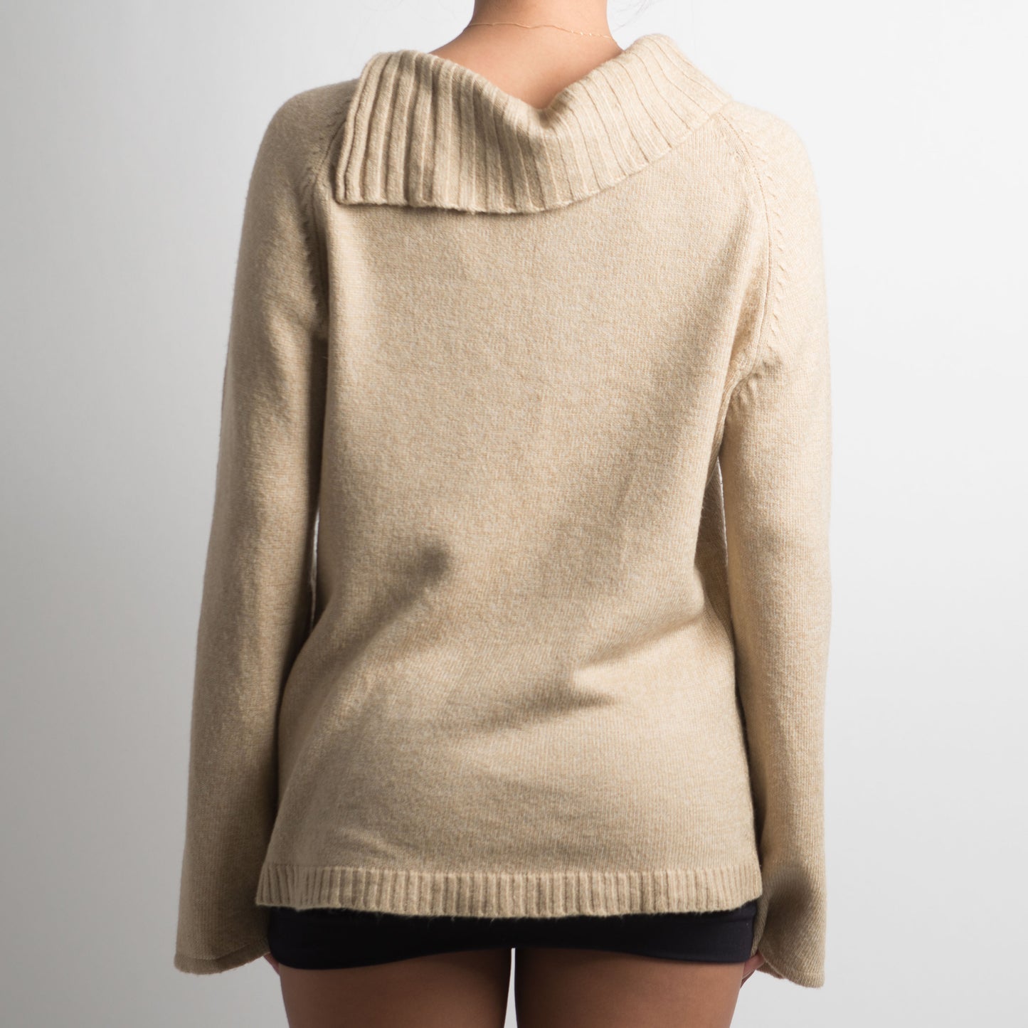 BEIGE KNIT SWEATER