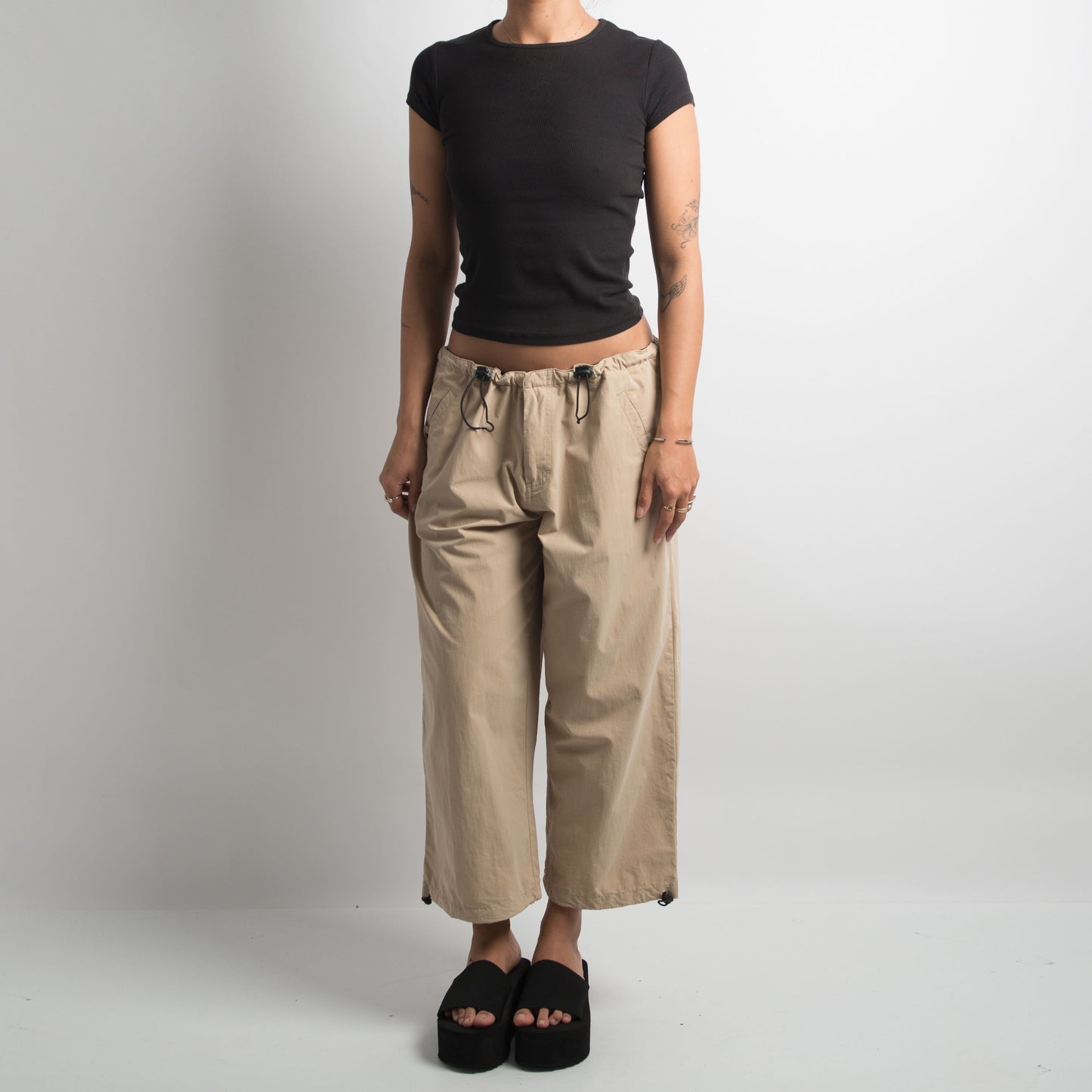 BEIGE CAPRI PARACHUTE PANTS