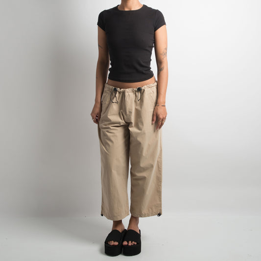 PANTALON PARACHUTE CAPRI BEIGE