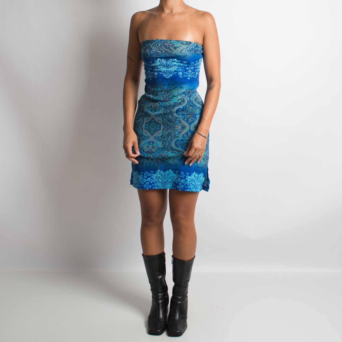 ROBE À MOTIF MAILLE BLEUE