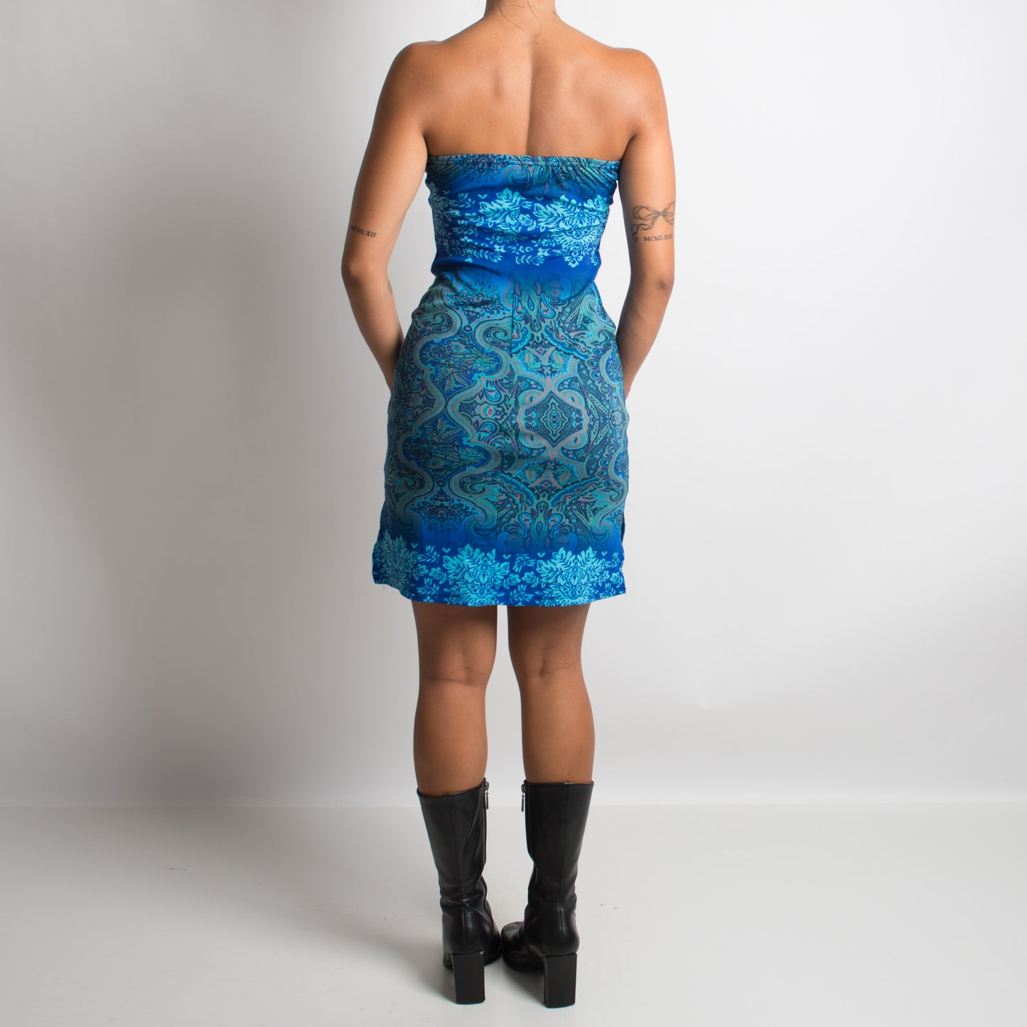 ROBE À MOTIF MAILLE BLEUE