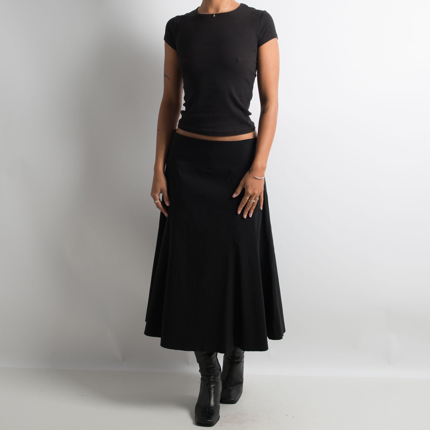 JUPE MIDI EN NYLON NOIR