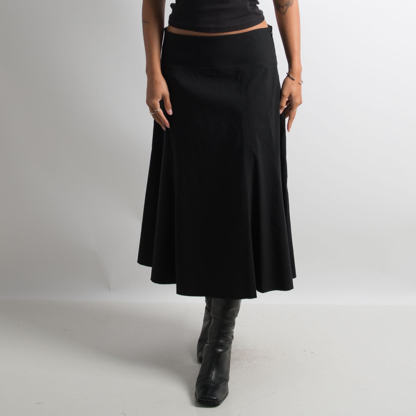 JUPE MIDI EN NYLON NOIR