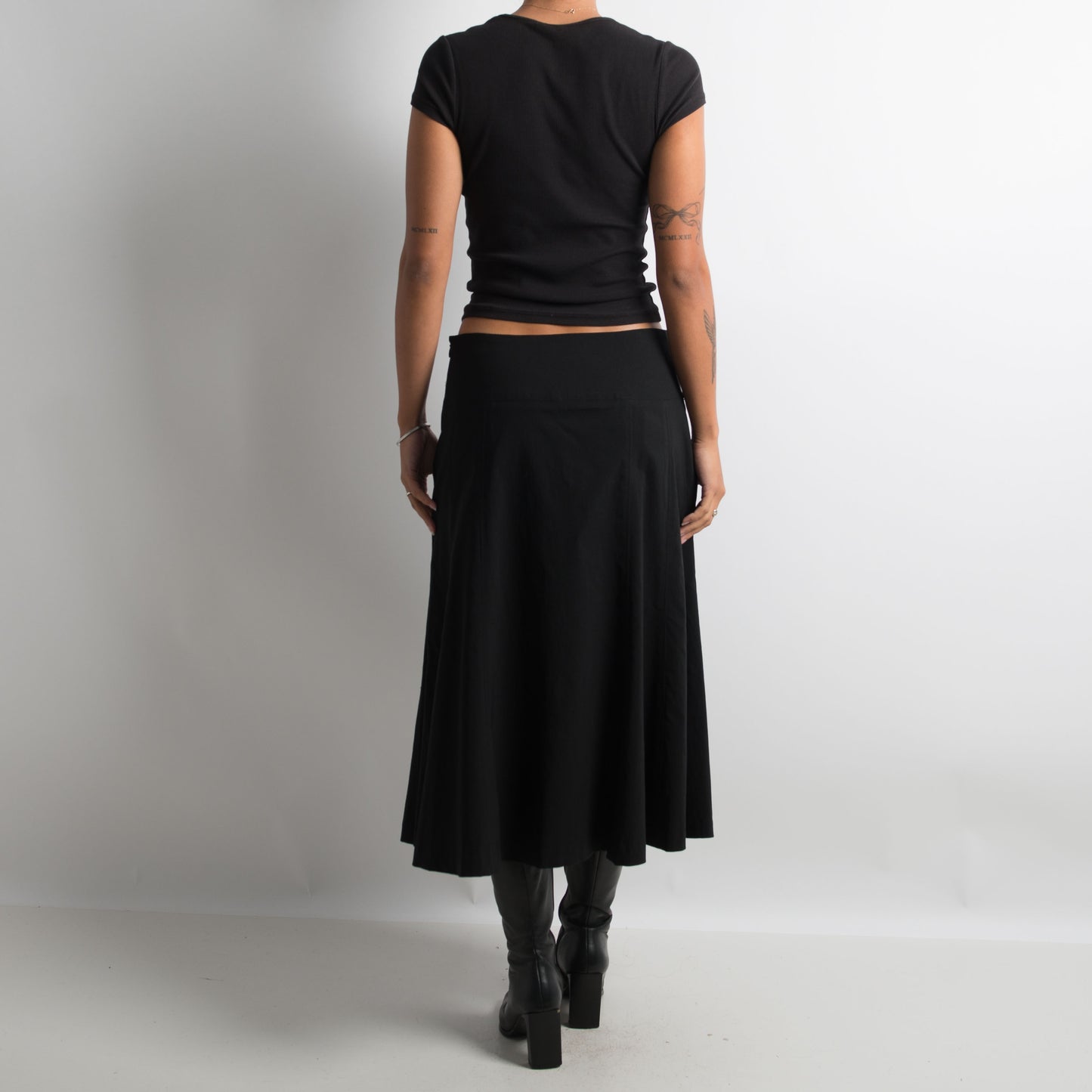 JUPE MIDI EN NYLON NOIR