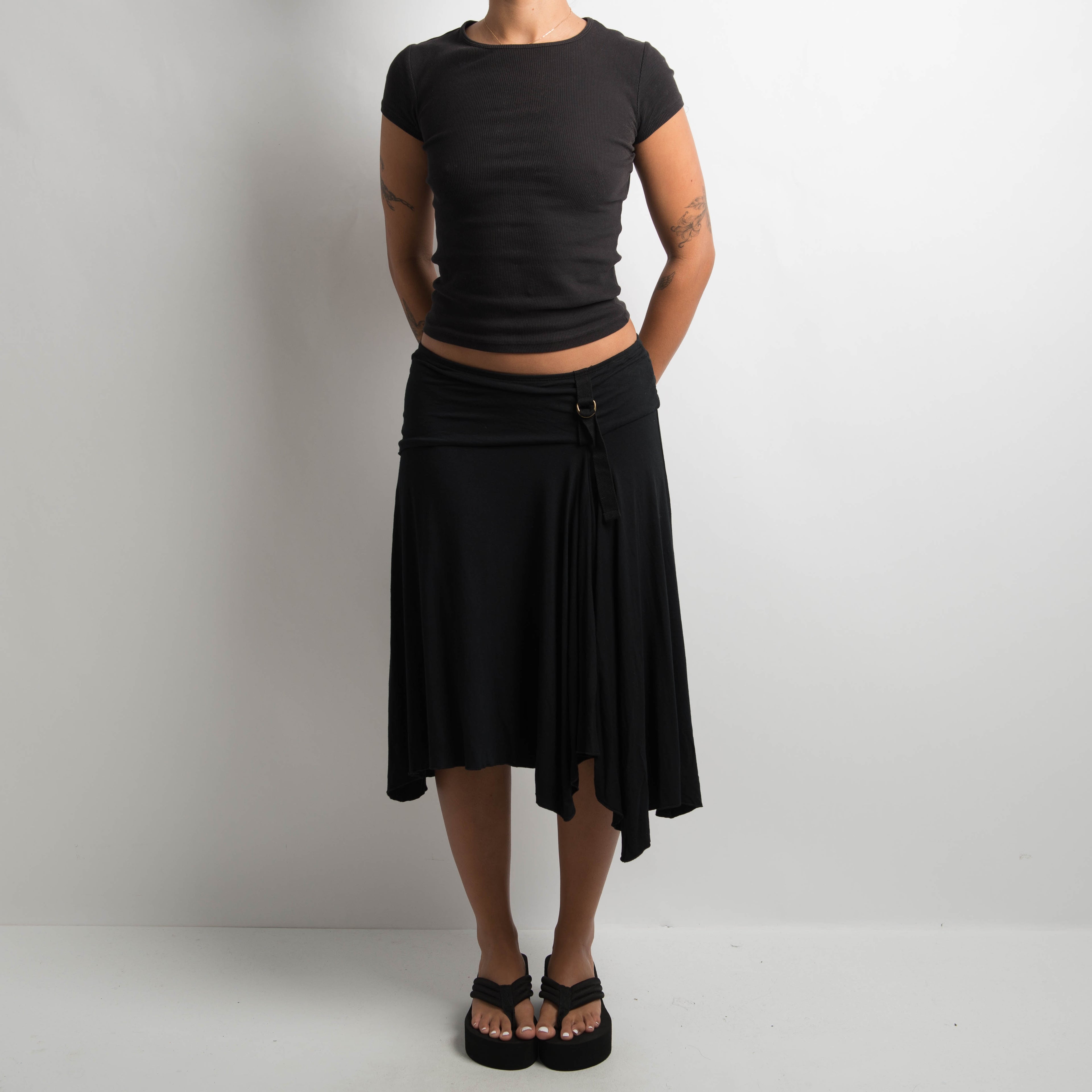 BLACK ASYMMETRIC SKIRT
