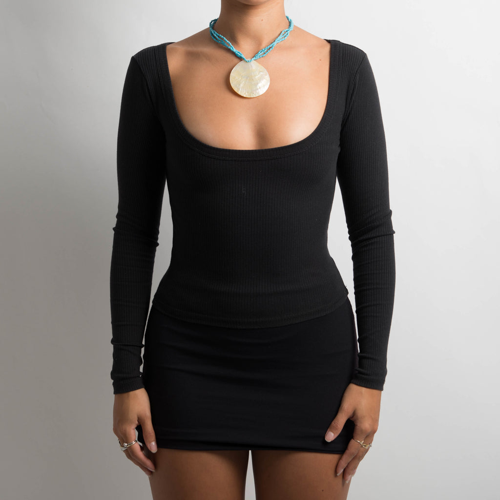 BLUE OPALESCENT NECKLACE