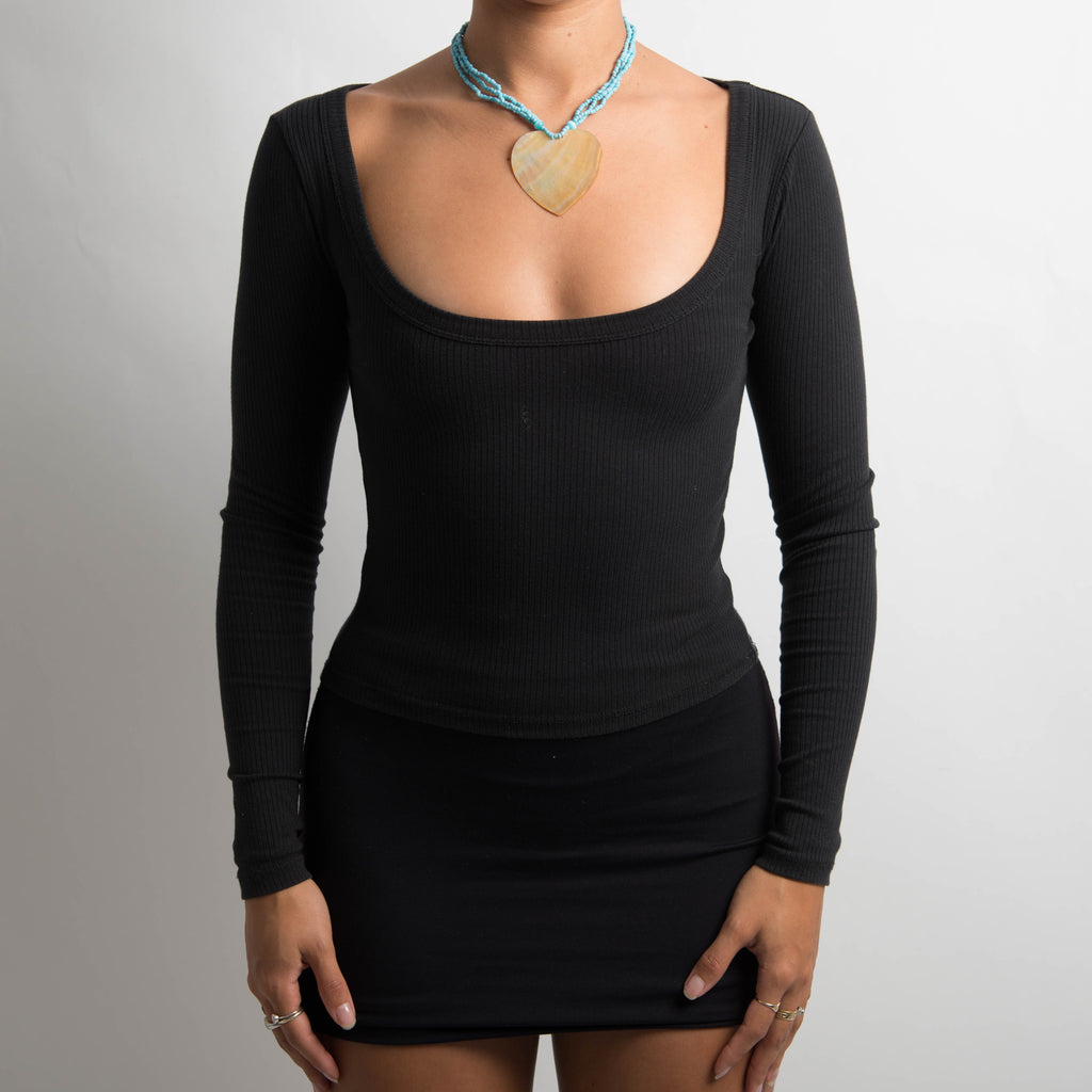 BLUE OPALESCENT NECKLACE