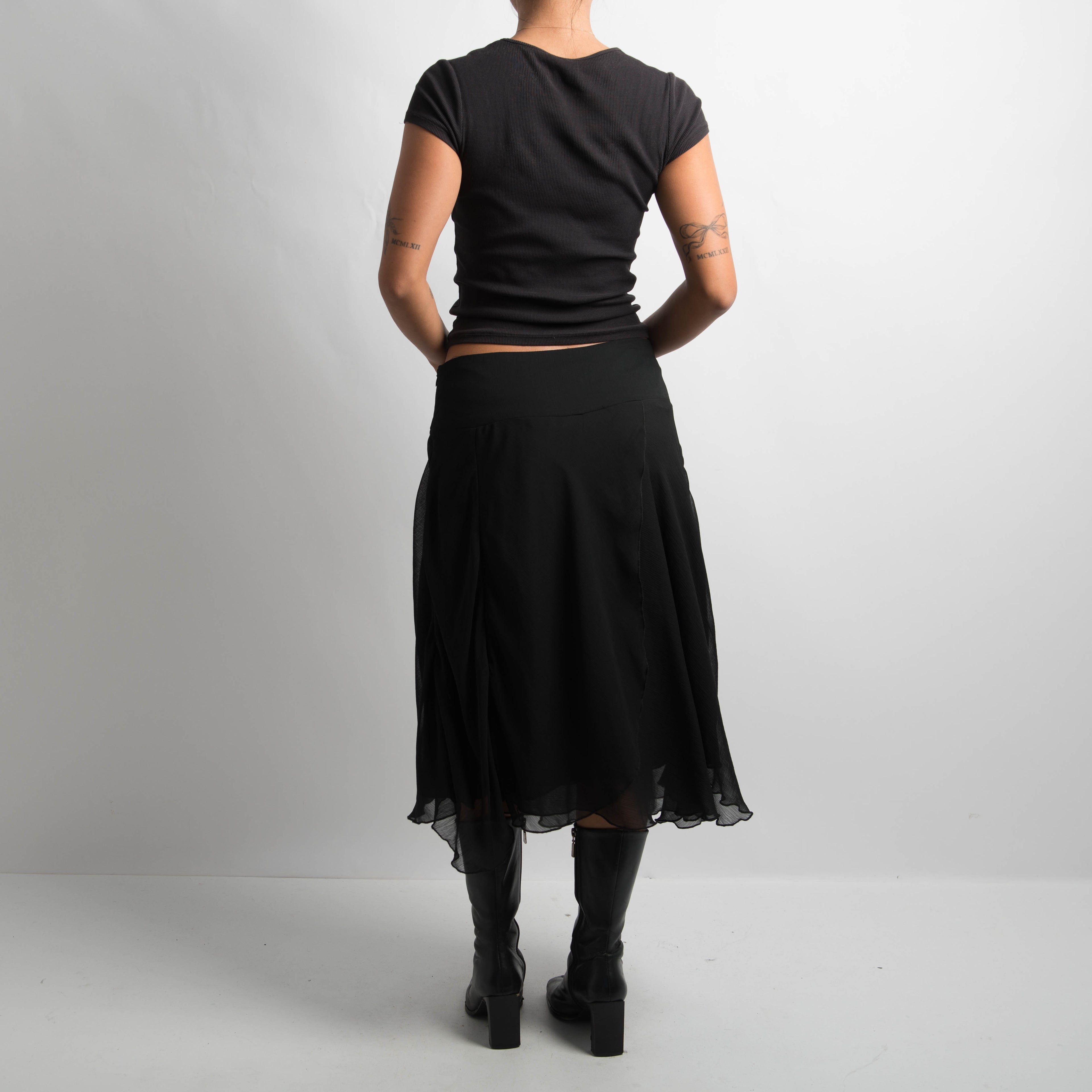 BLACK MIDI SKIRT