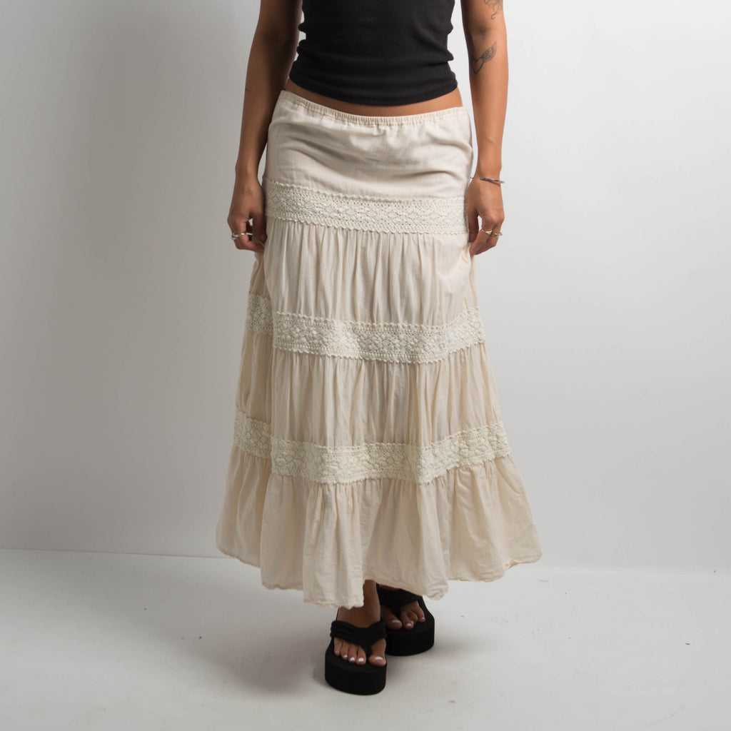 CREAM TIERED SKIRT